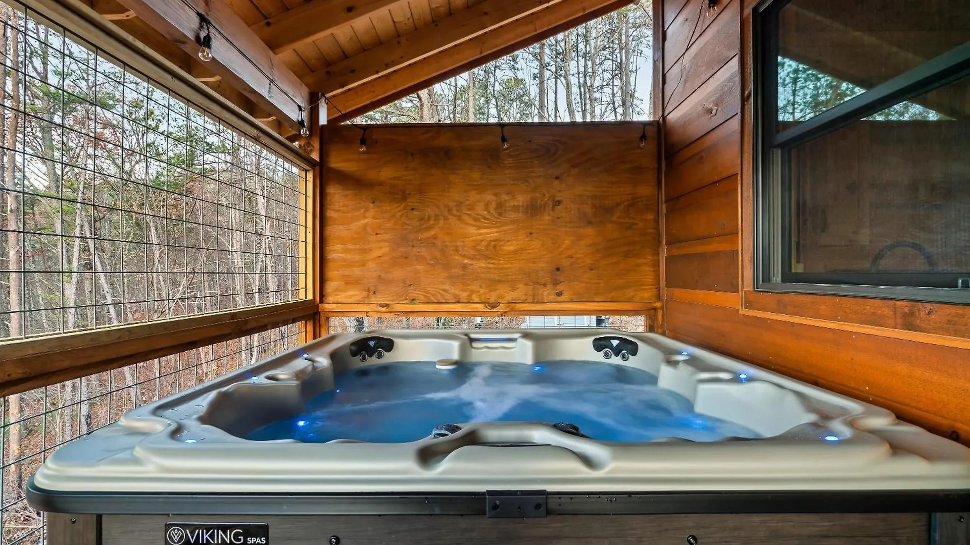 Scenic Views, Game Room, Hot Tub, Fireplace, Bbq Holiday home