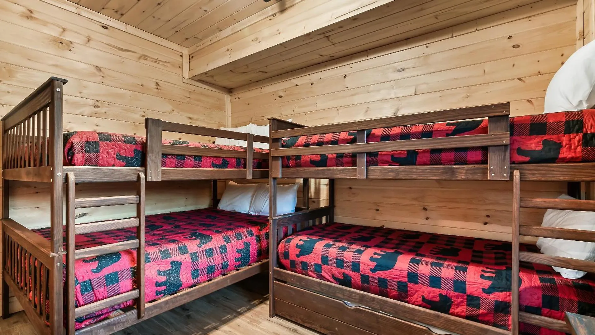 Scenic Views, Game Room, Hot Tub, Fireplace, Bbq Holiday home