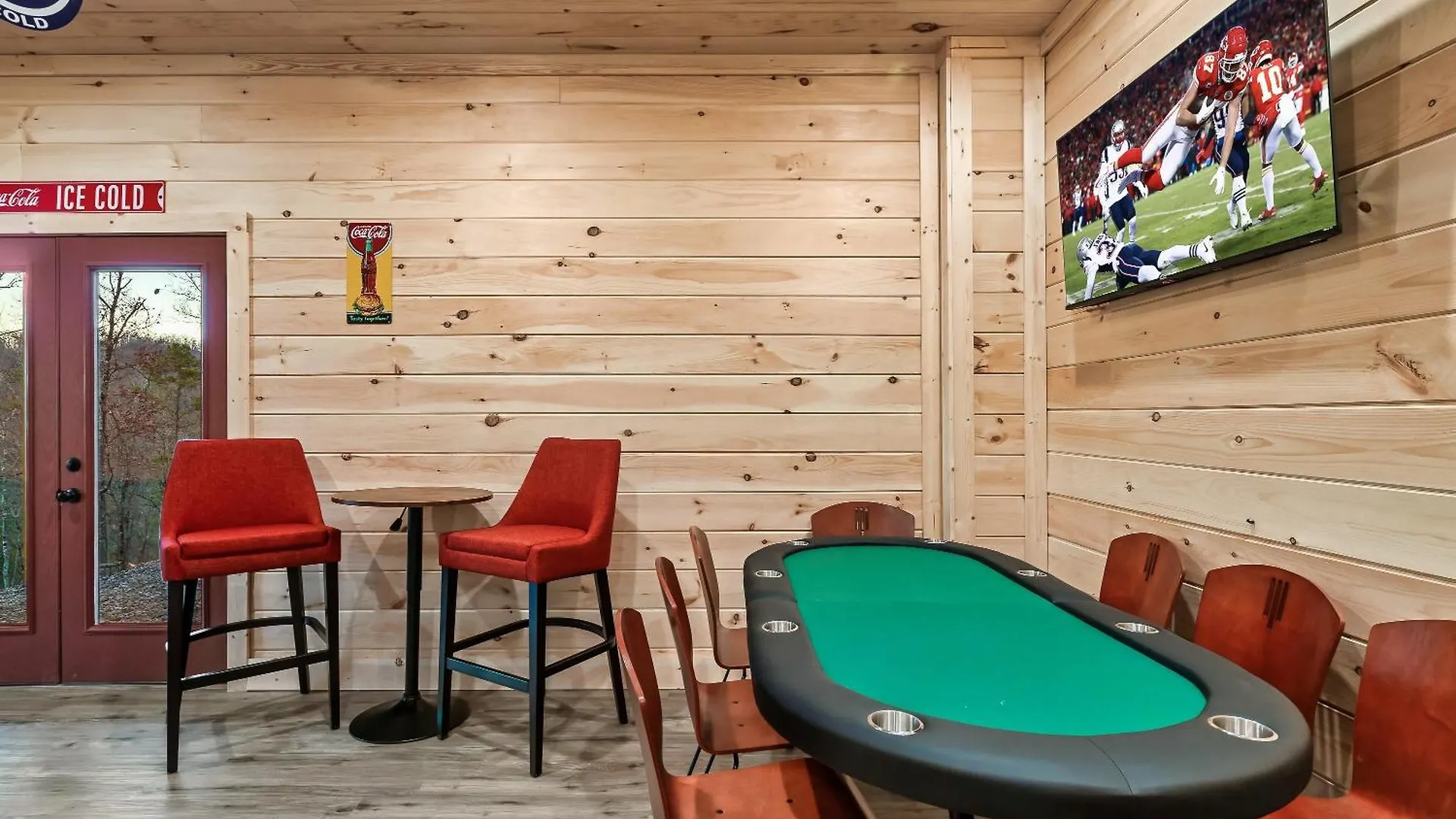 Scenic Views, Game Room, Hot Tub, Fireplace, Bbq Holiday home *