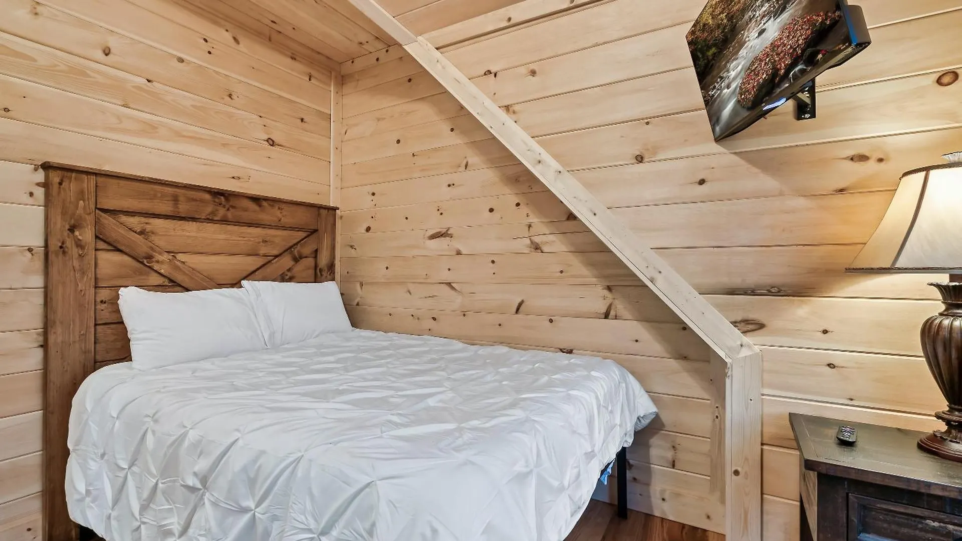 Scenic Views, Game Room, Hot Tub, Fireplace, Bbq Holiday home
