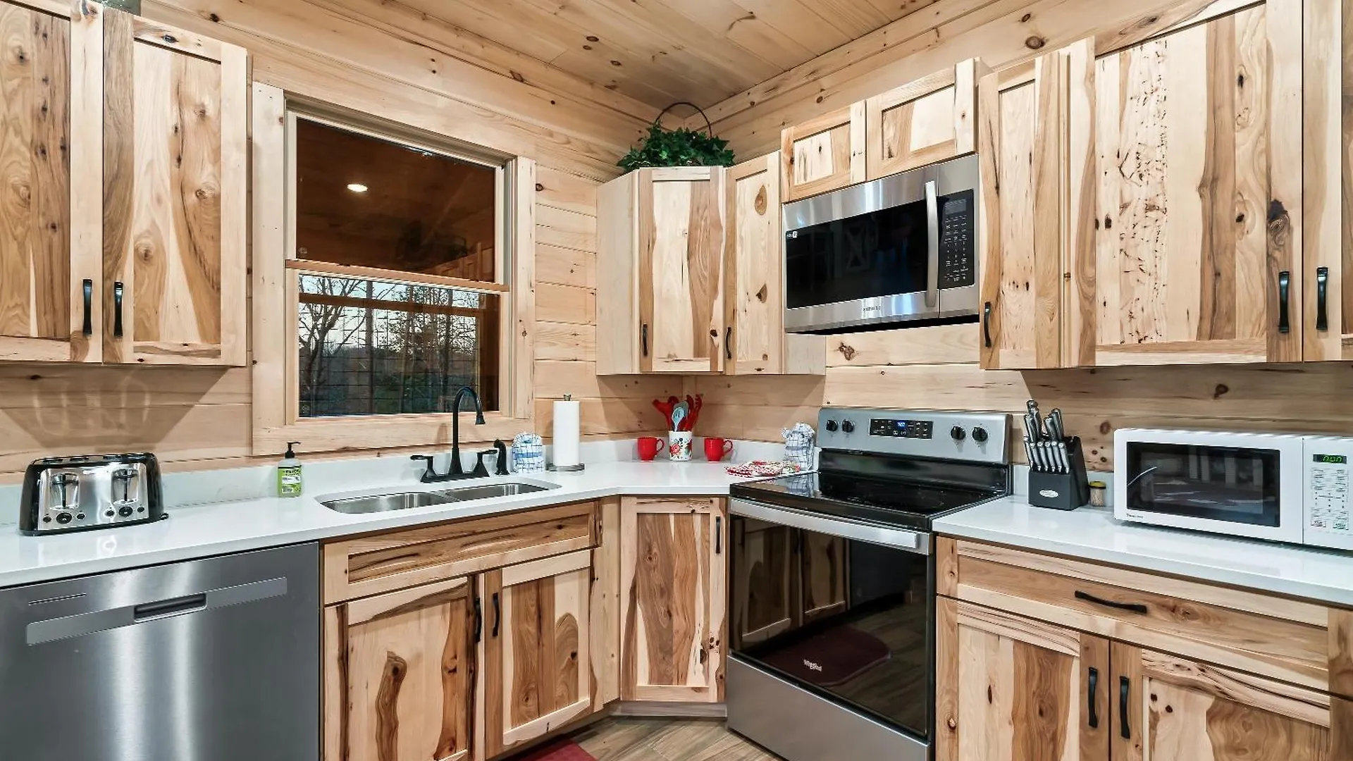 Scenic Views, Game Room, Hot Tub, Fireplace, Bbq Pigeon Forge