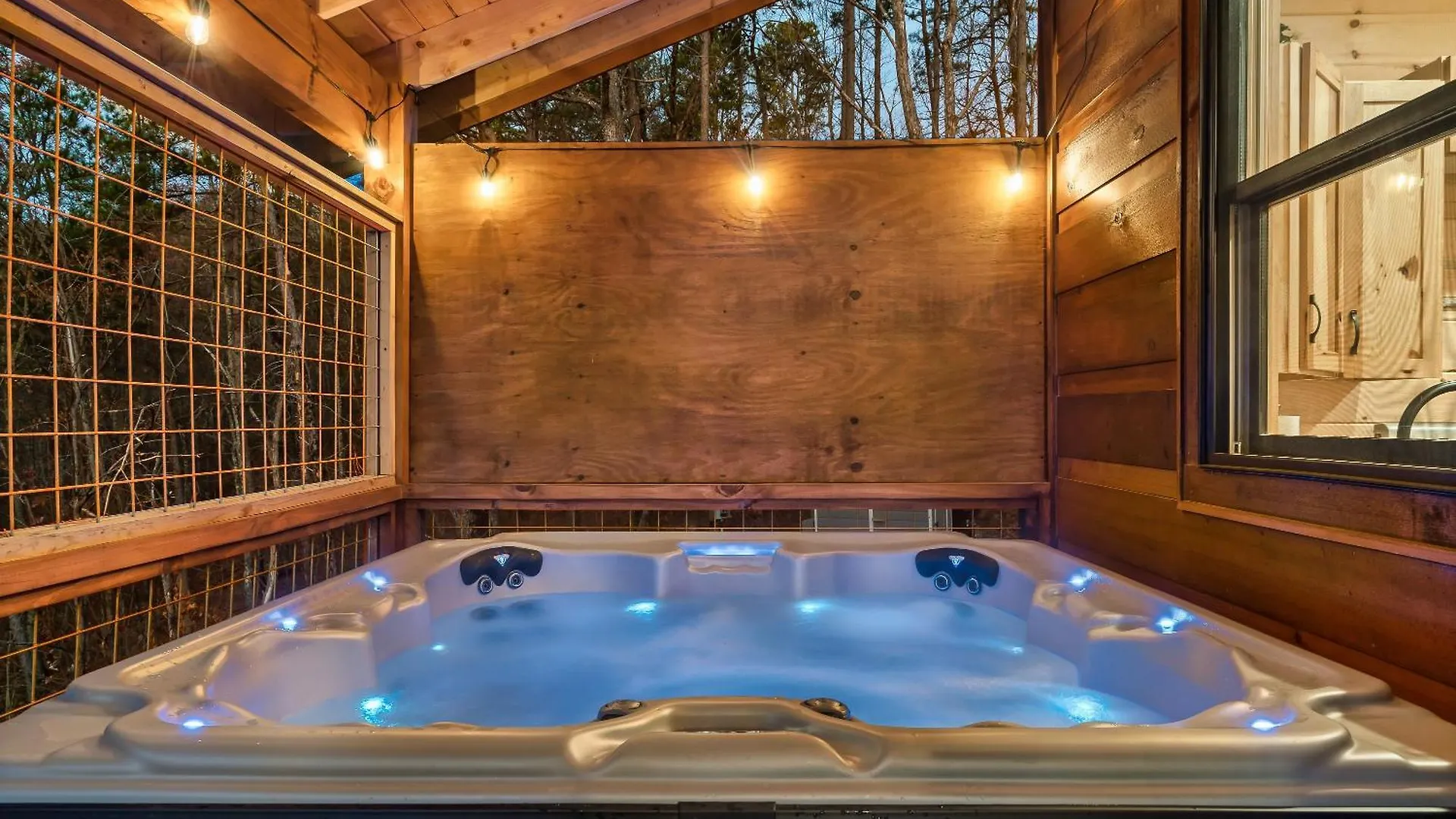 Scenic Views, Game Room, Hot Tub, Fireplace, Bbq *