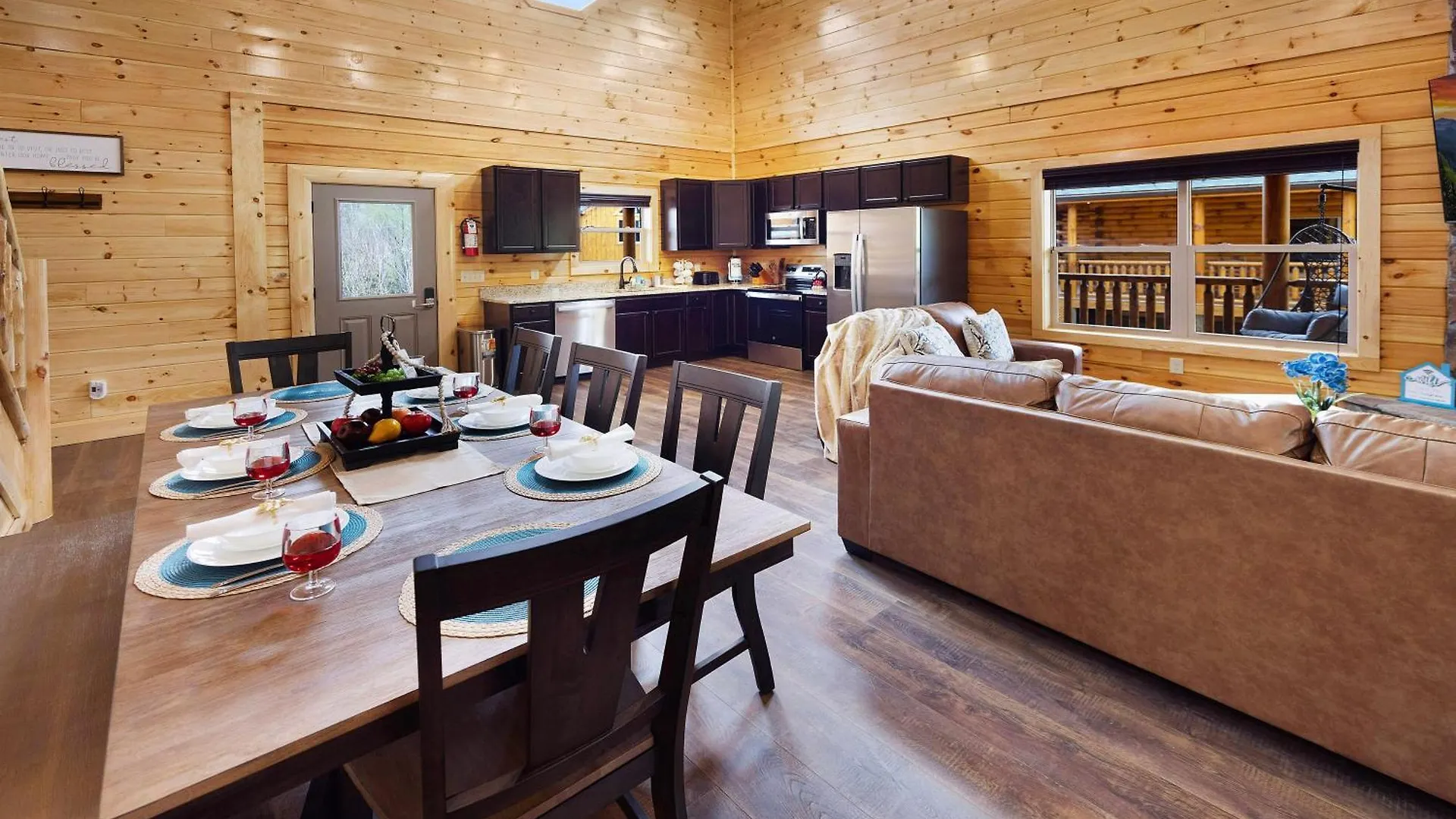 New! Indoor Pool/ps 5/hot Tub/parkway