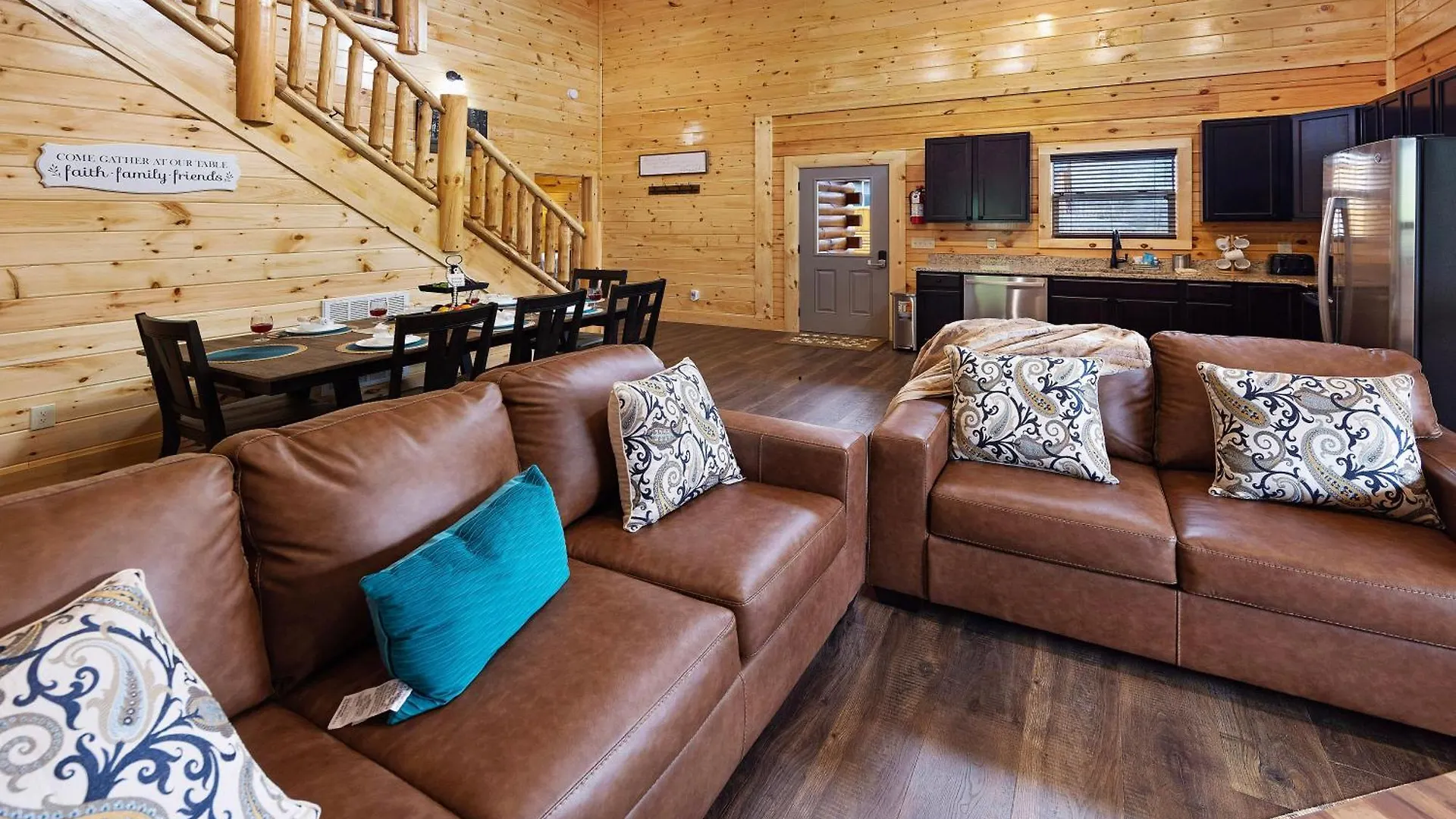 New! Indoor Pool/ps 5/hot Tub/parkway Villa