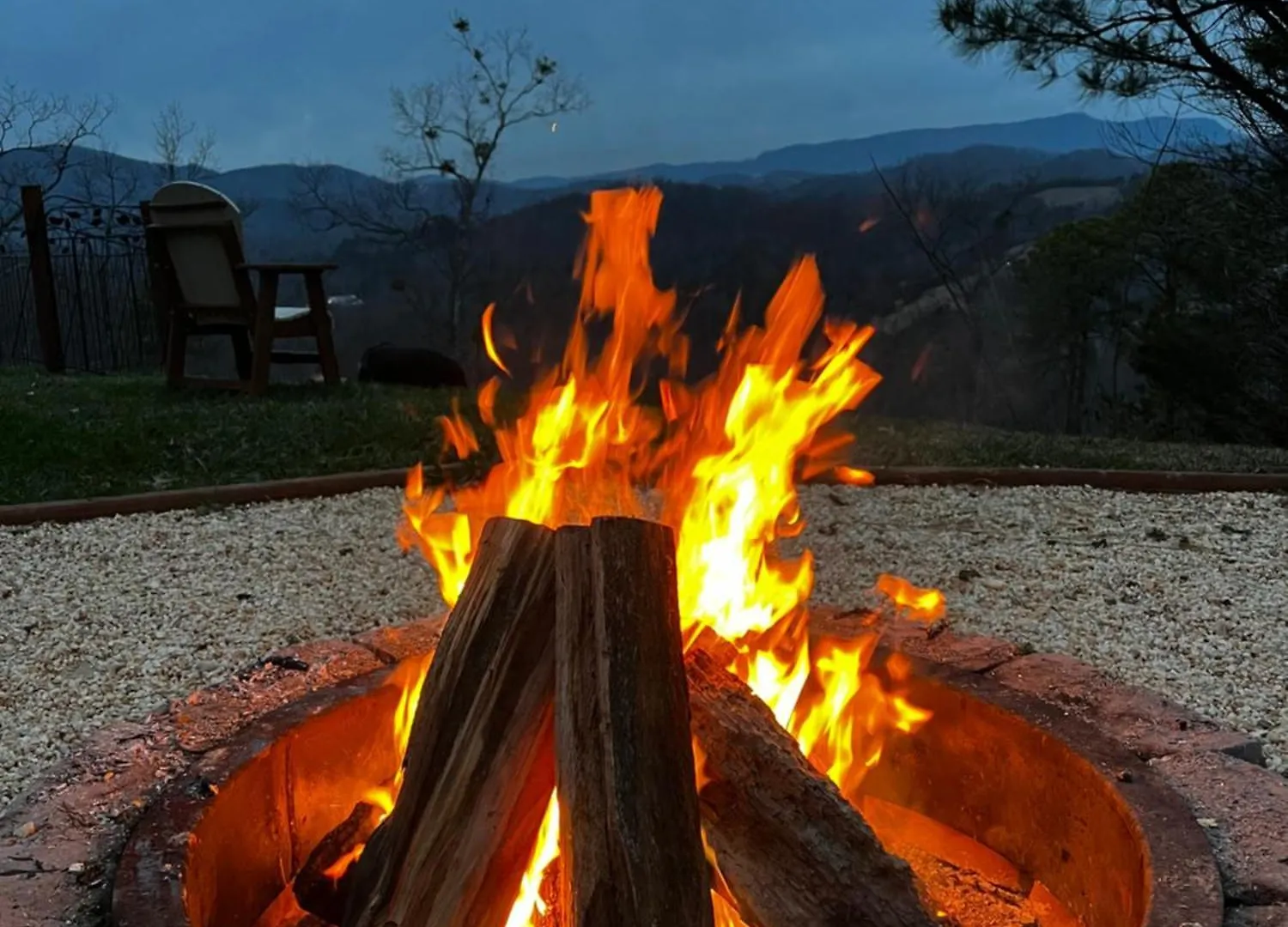 Smoky - Glowing Twilight Holiday home *