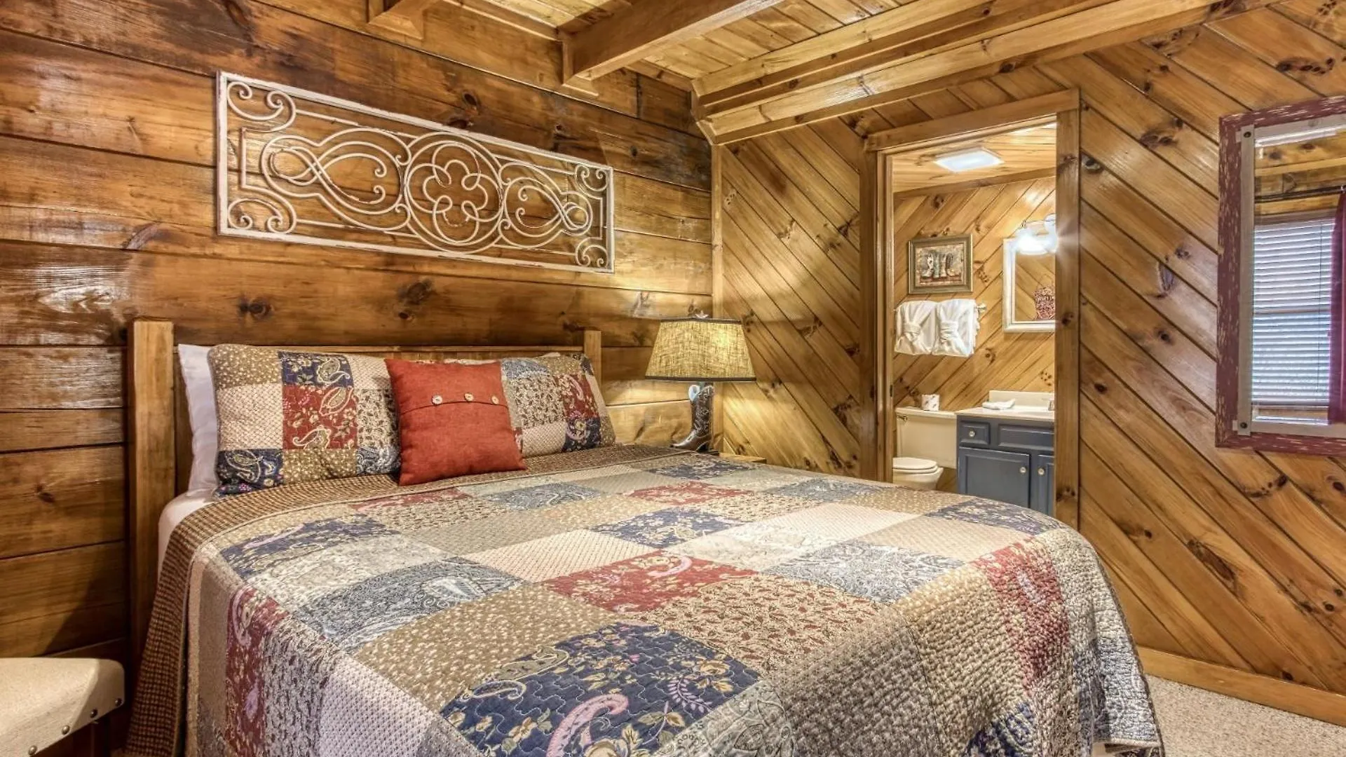 Holiday home Er47 - Moody Blue - Great Location, Close To The Action! *