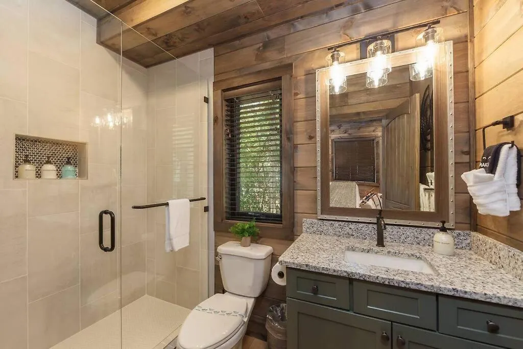 Holiday home Beary Luxe - Brand New Arcade Pool Retreat *
