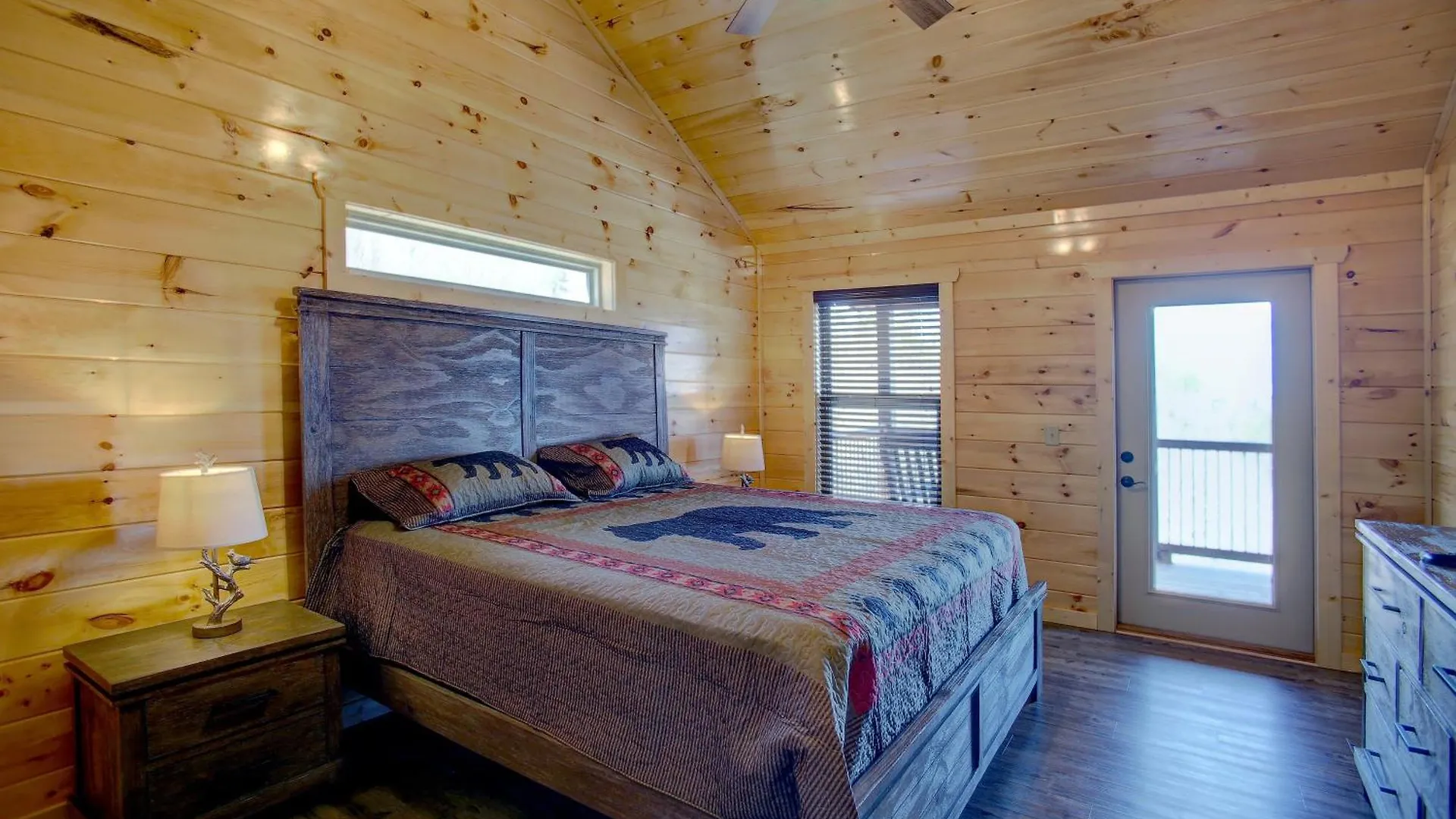 Lodge Fuzzy's Den *