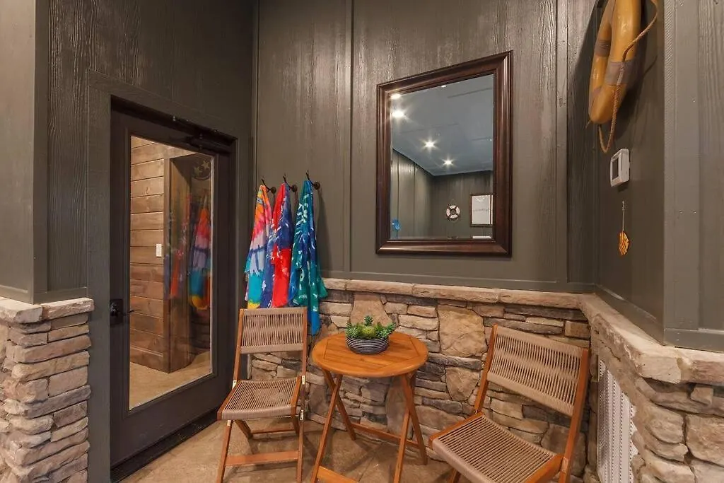 Beary Luxe - Brand New Arcade Pool Retreat Pigeon Forge
