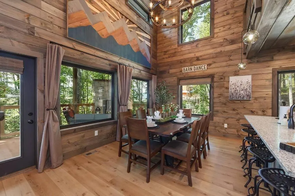 Beary Luxe - Brand New Arcade Pool Retreat Holiday home *
