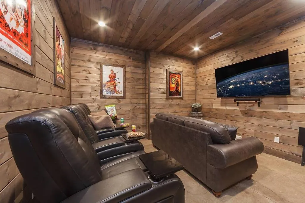 Beary Luxe - Brand New Arcade Pool Retreat * Pigeon Forge
