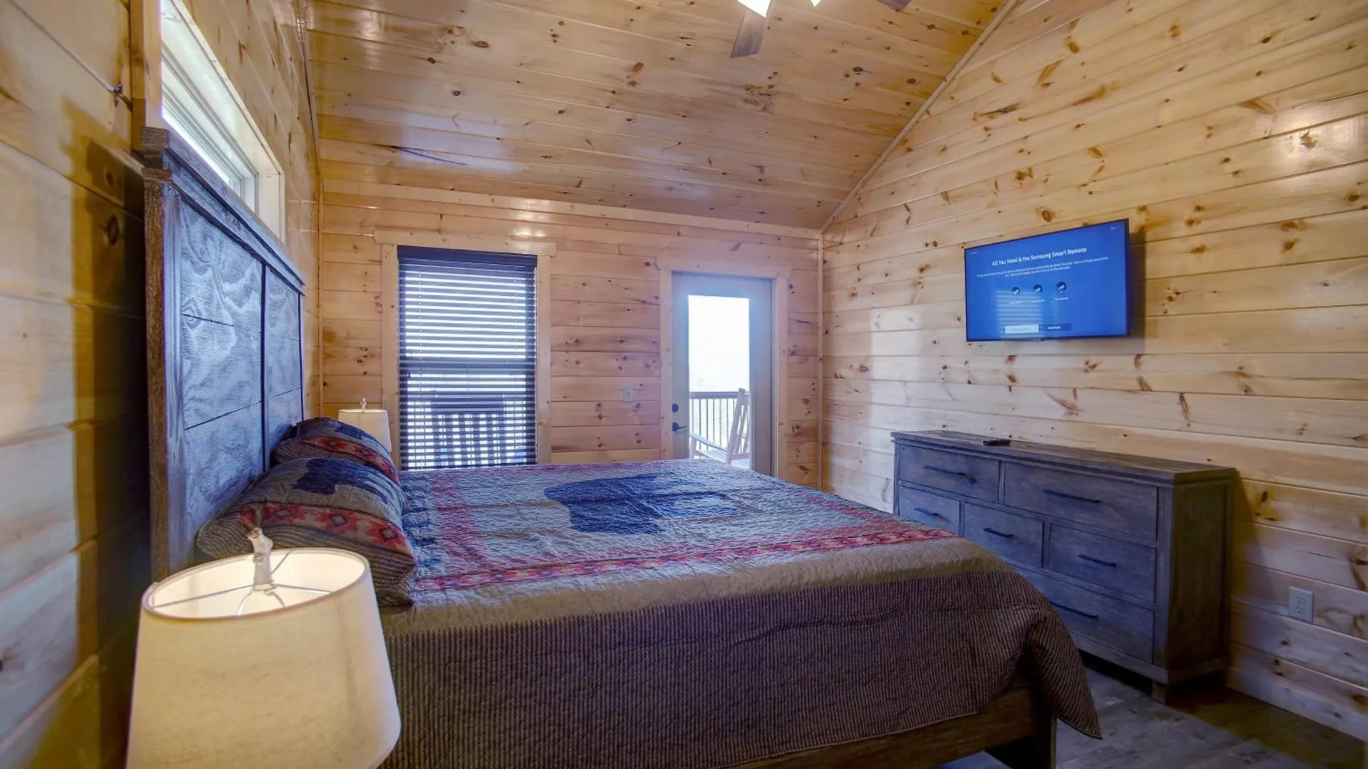 Fuzzy's Den Lodge *