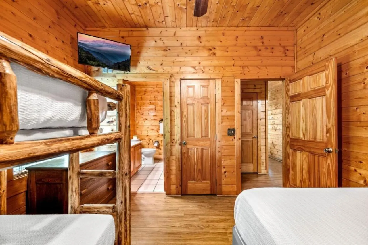 Misty Mountain Game And Hot Tub Holiday home