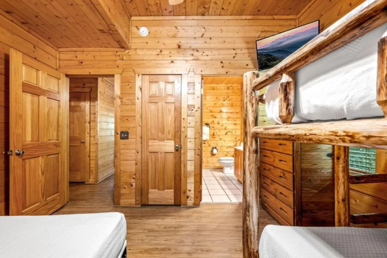 Misty Mountain Game And Hot Tub Holiday home