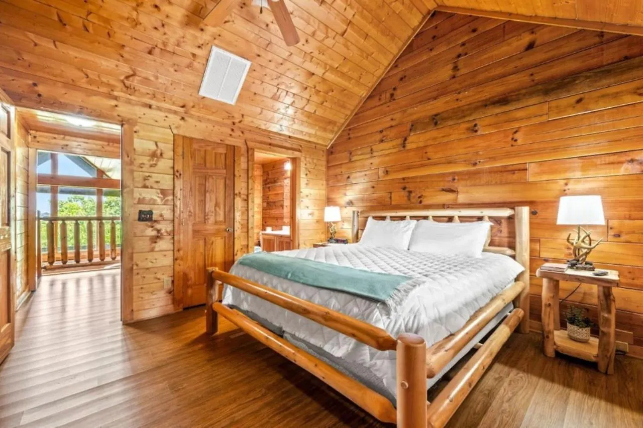 Misty Mountain Game And Hot Tub Holiday home Pigeon Forge