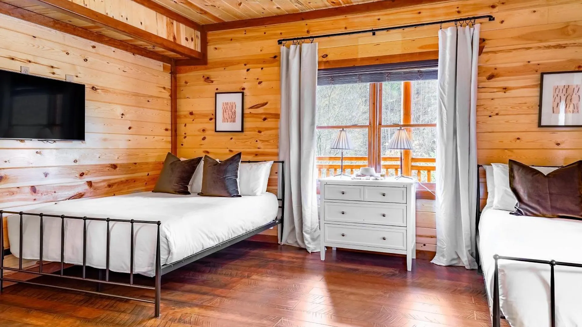 Daybreak By Avantstay Sleeps 18 Cabin Poolspa Holiday home