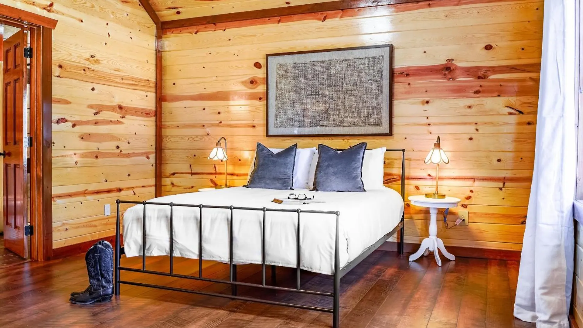 Holiday home Daybreak By Avantstay Sleeps 18 Cabin Poolspa