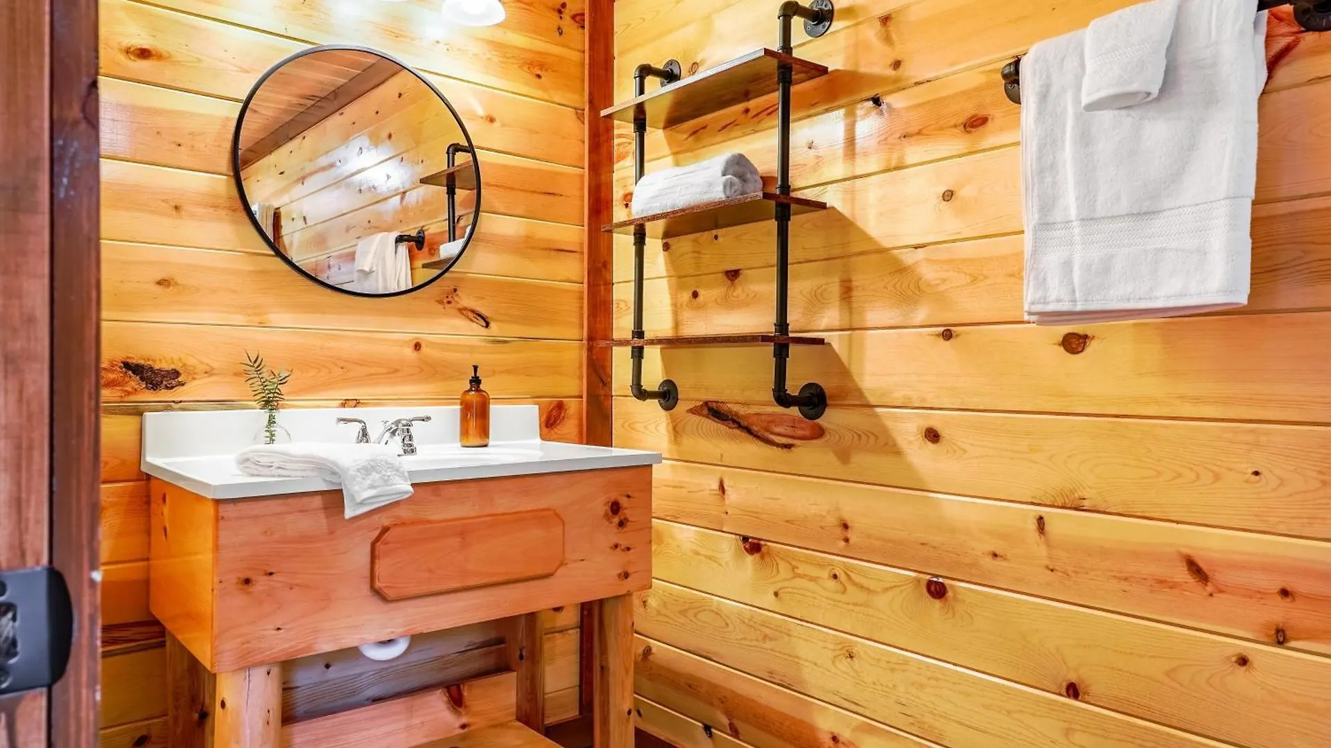 Daybreak By Avantstay Sleeps 18 Cabin Poolspa