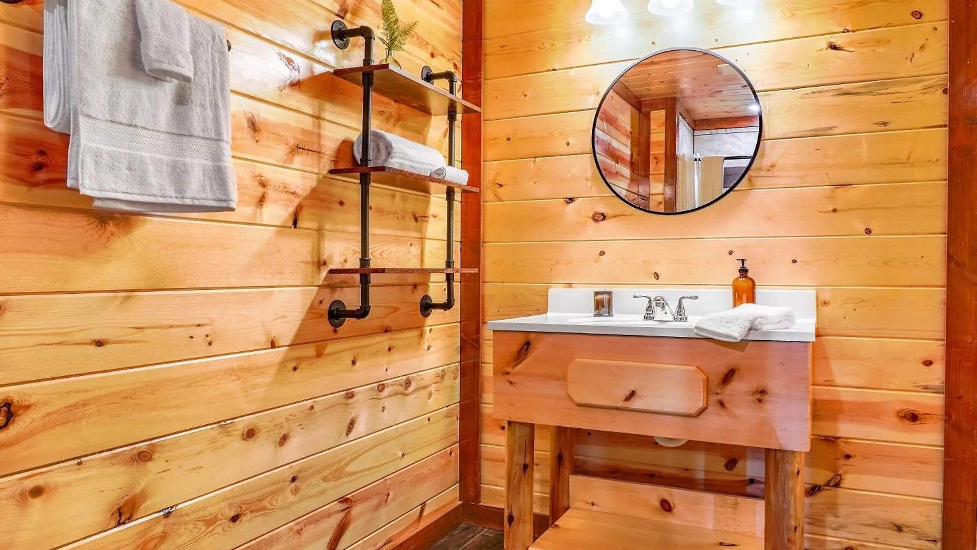 Holiday home Daybreak By Avantstay Sleeps 18 Cabin Poolspa *