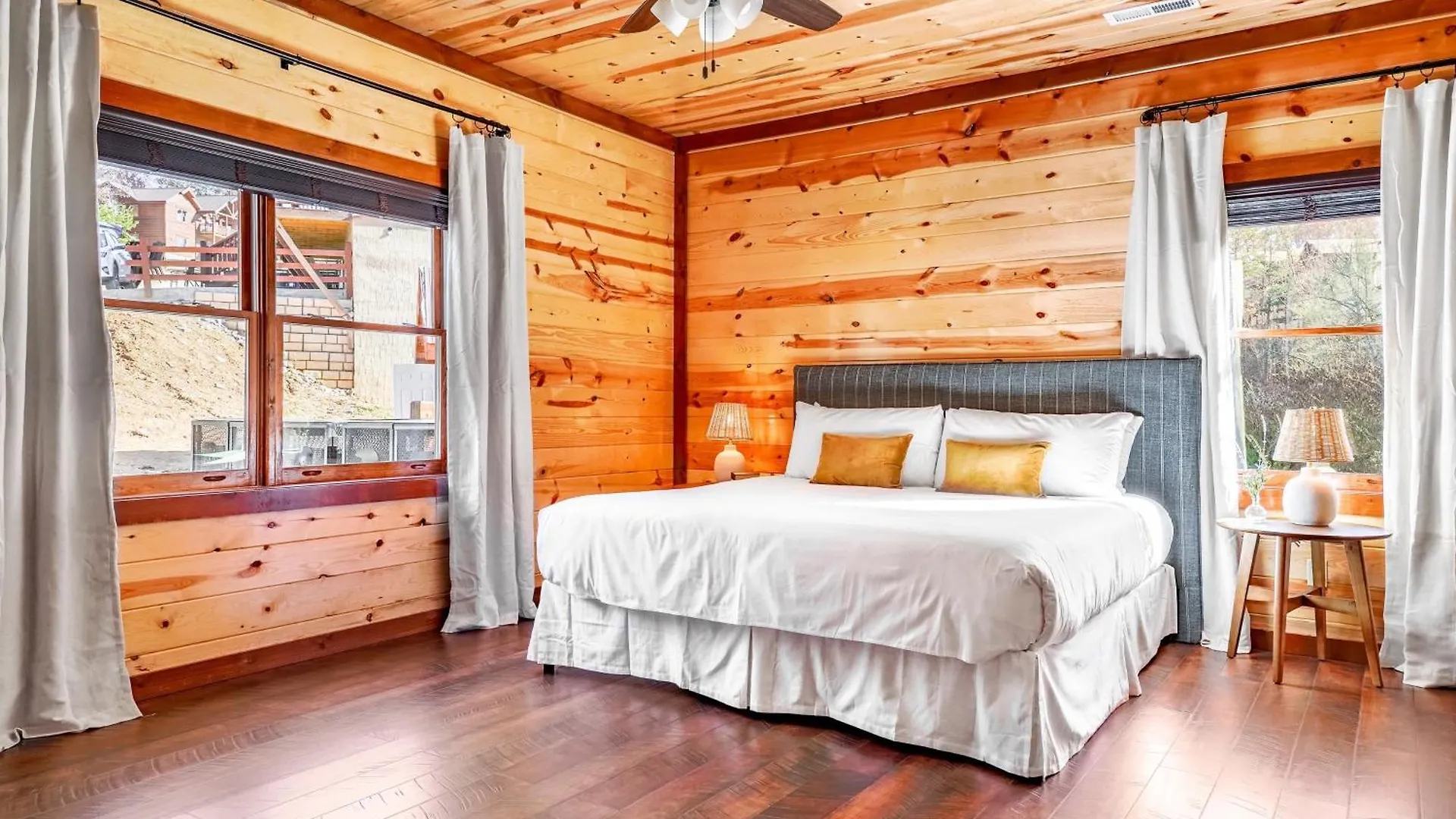 Daybreak By Avantstay Sleeps 18 Cabin Poolspa Holiday home Pigeon Forge