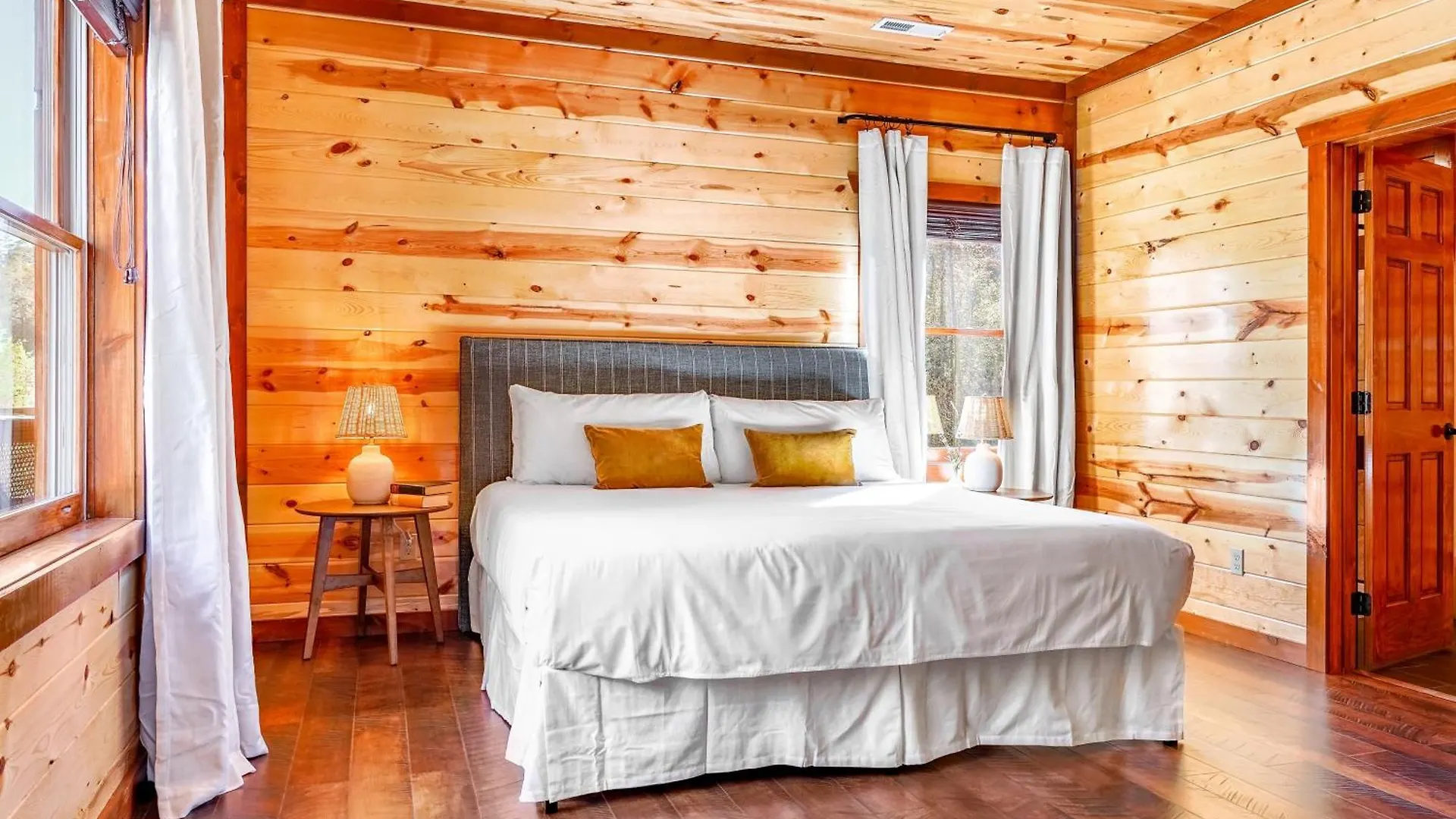 Daybreak By Avantstay Sleeps 18 Cabin Poolspa *