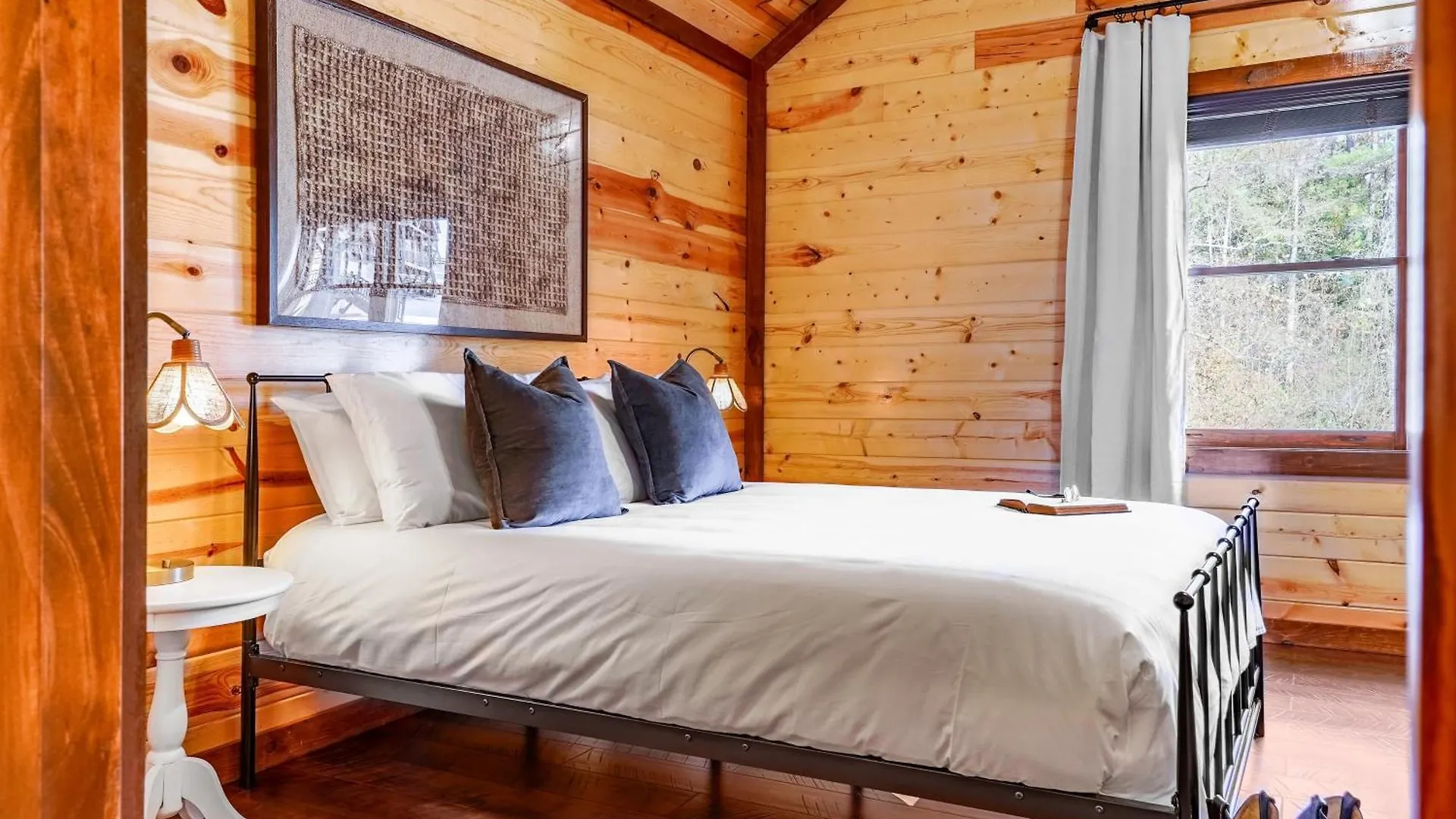 Daybreak By Avantstay Sleeps 18 Cabin Poolspa