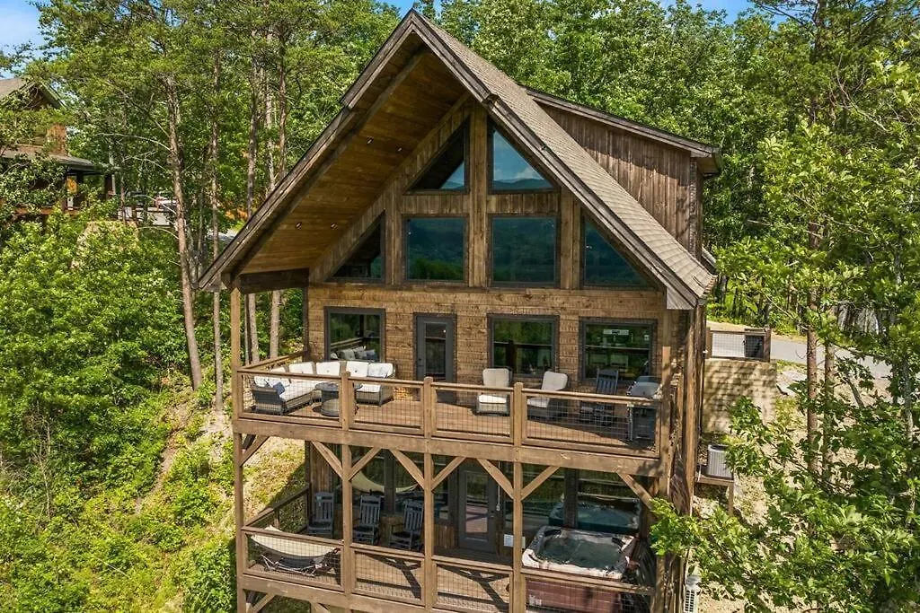 Breathtaking View Mountain Lux Games Pool Theater Holiday home Pigeon Forge