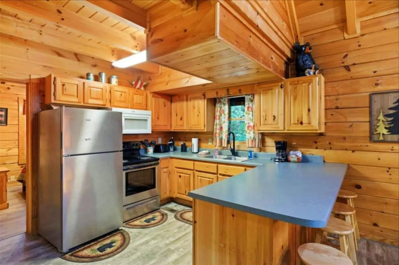 5Br Smoky Cabin Hot Tub, Games, 1 Mi To Parkway * Pigeon Forge