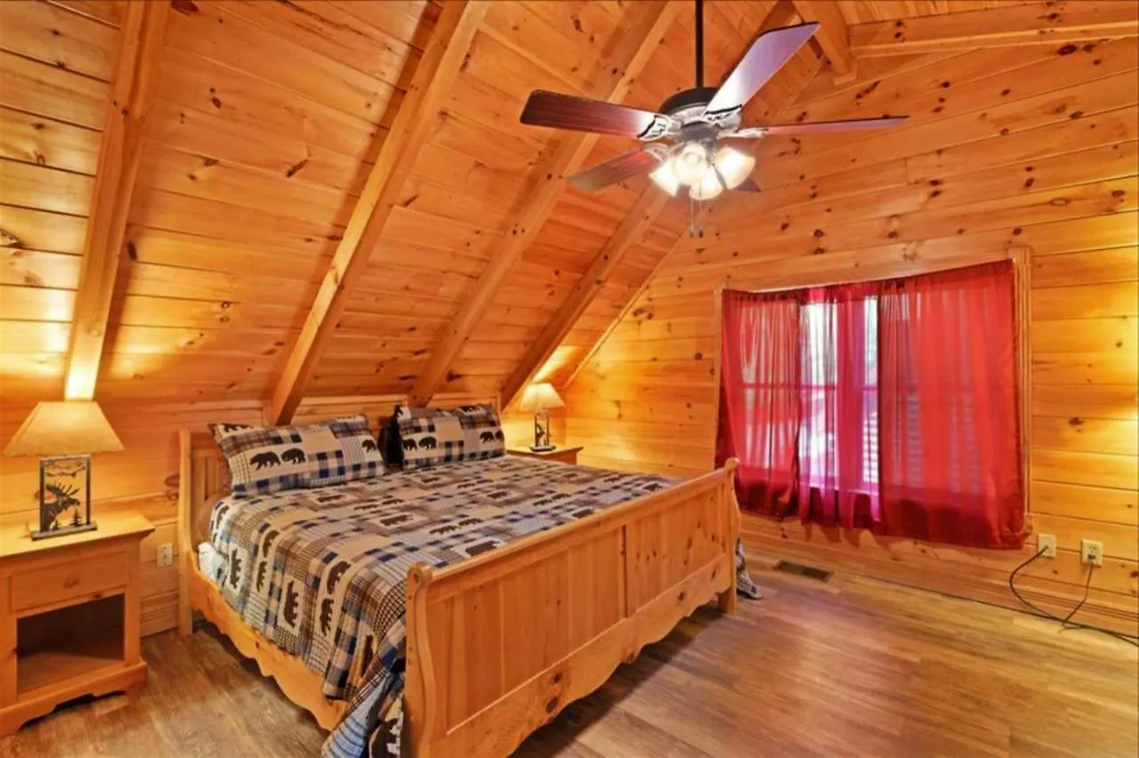 5Br Smoky Cabin Hot Tub, Games, 1 Mi To Parkway *