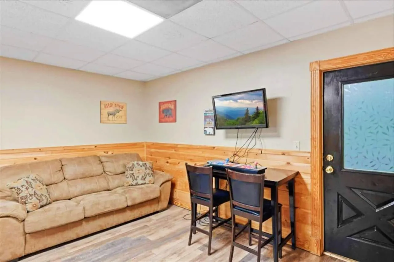 5Br Smoky Cabin Hot Tub, Games, 1 Mi To Parkway
