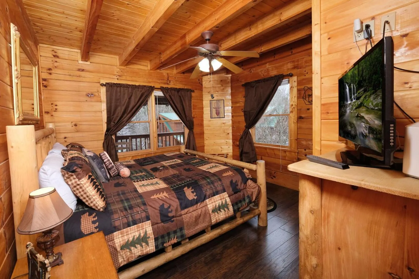 Cozy 2br Just 5 Min To Pkwy Hot Tub Free Attraction Tickets Holiday home