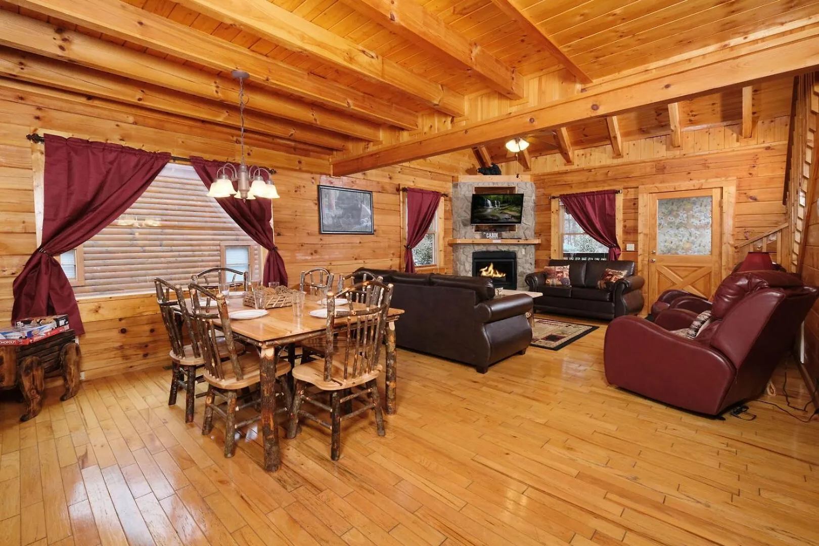 Cozy 2br Just 5 Min To Pkwy Hot Tub Free Attraction Tickets Holiday home *