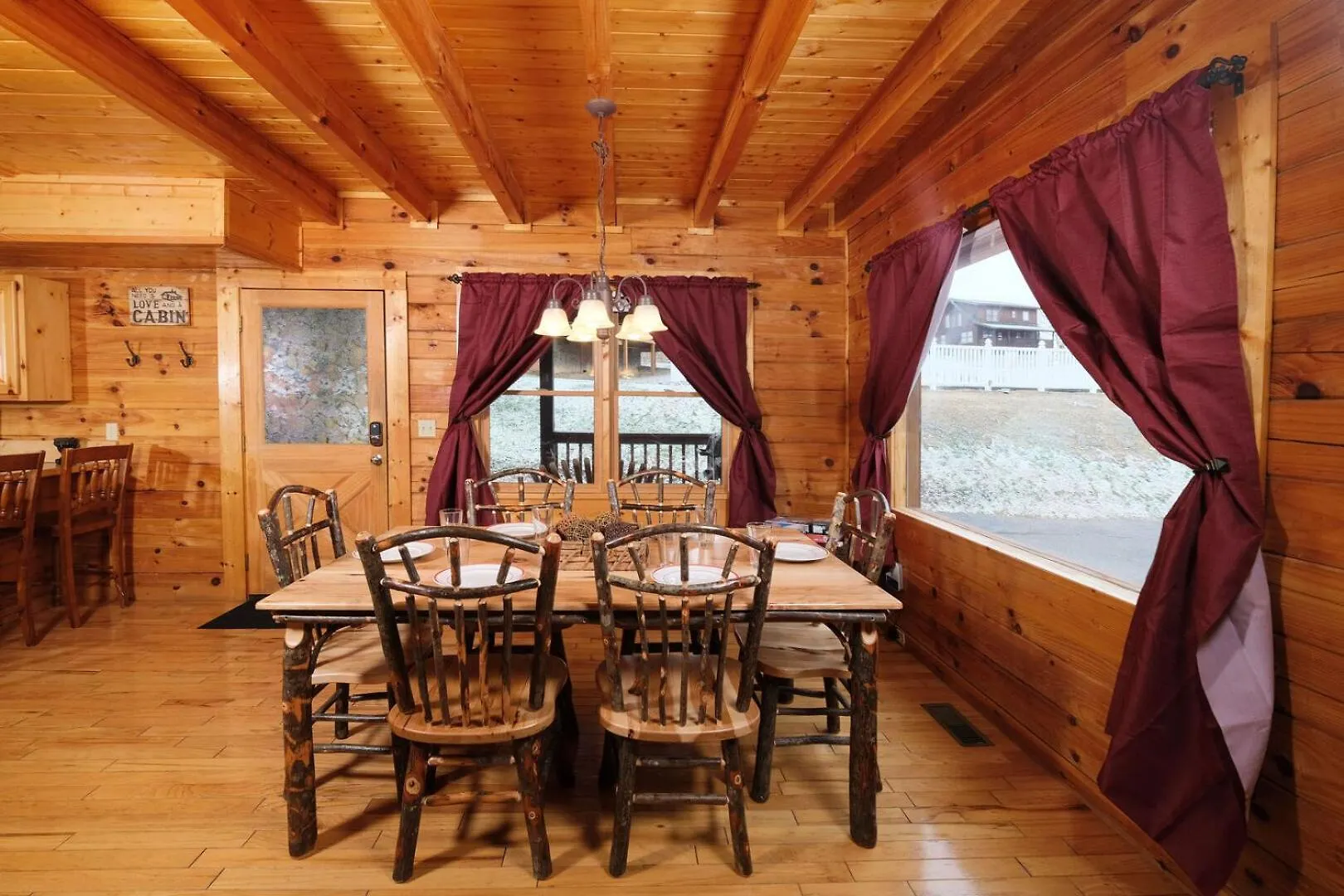 Cozy 2br Just 5 Min To Pkwy Hot Tub Free Attraction Tickets Holiday home