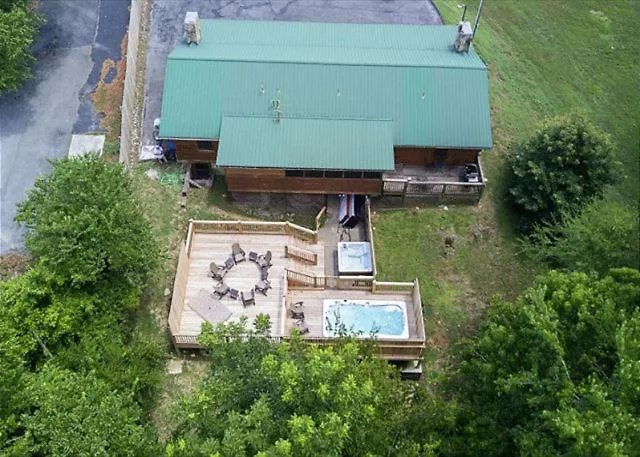 6br W Outdoor Pool Just 3 Min To Pigeon Forge! Free Attraction Tickets Gameroom Hot Tub Holiday home *