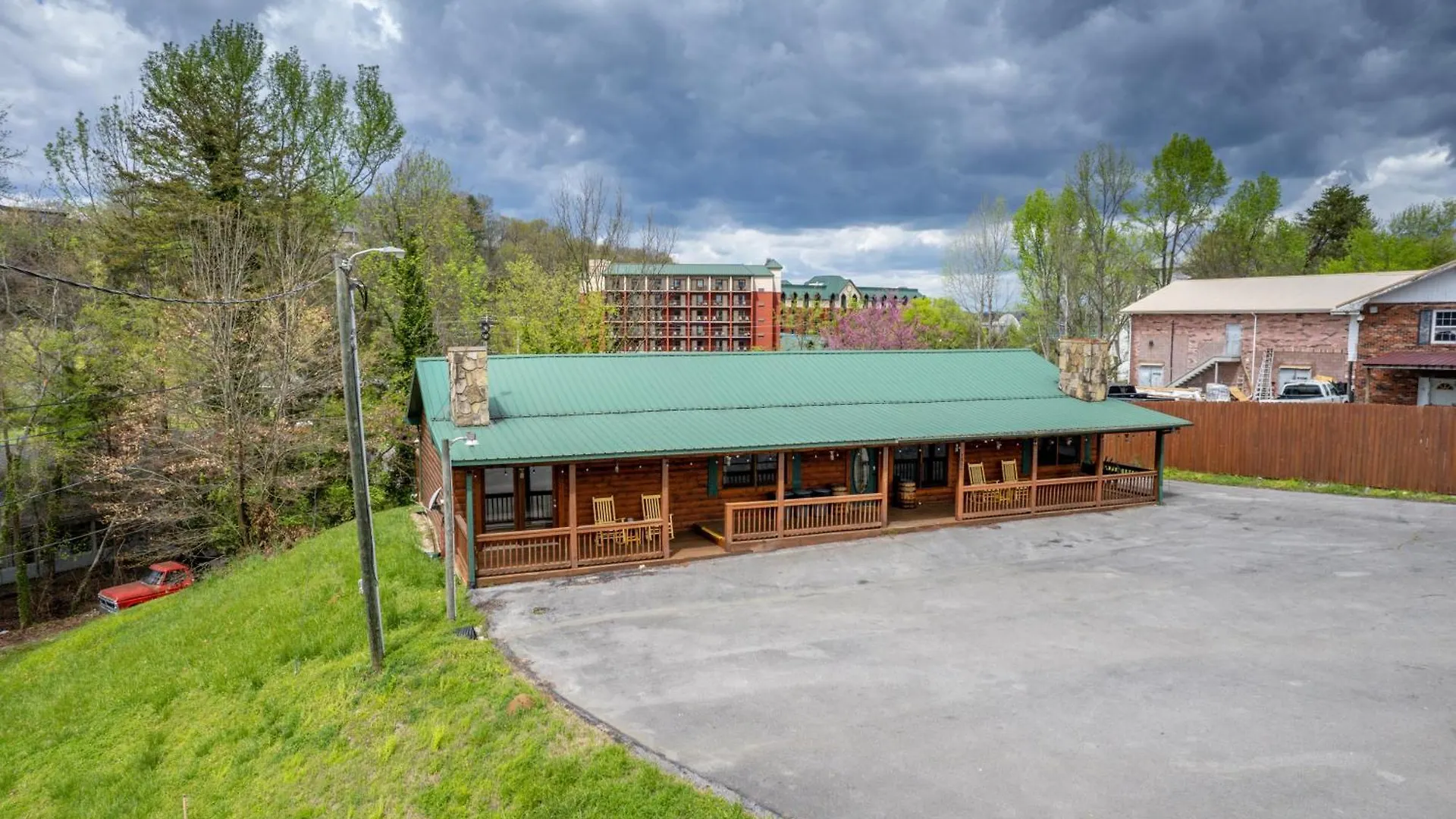 Holiday home 6br W Outdoor Pool Just 3 Min To Pigeon Forge! Free Attraction Tickets Gameroom Hot Tub *