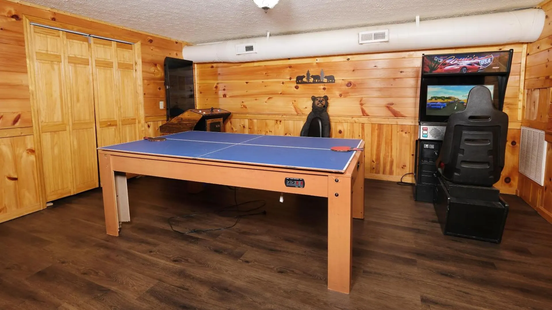6br W Outdoor Pool Just 3 Min To Pigeon Forge! Free Attraction Tickets Gameroom Hot Tub Holiday home Pigeon Forge
