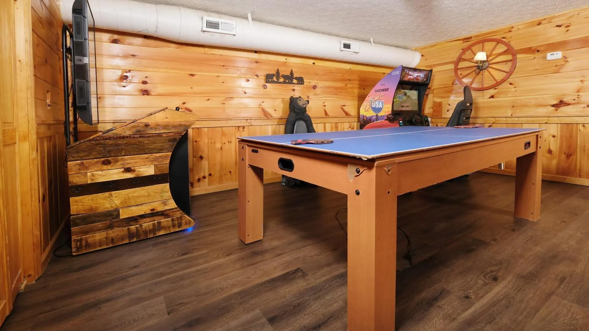 6br W Outdoor Pool Just 3 Min To Pigeon Forge! Free Attraction Tickets Gameroom Hot Tub Holiday home Pigeon Forge