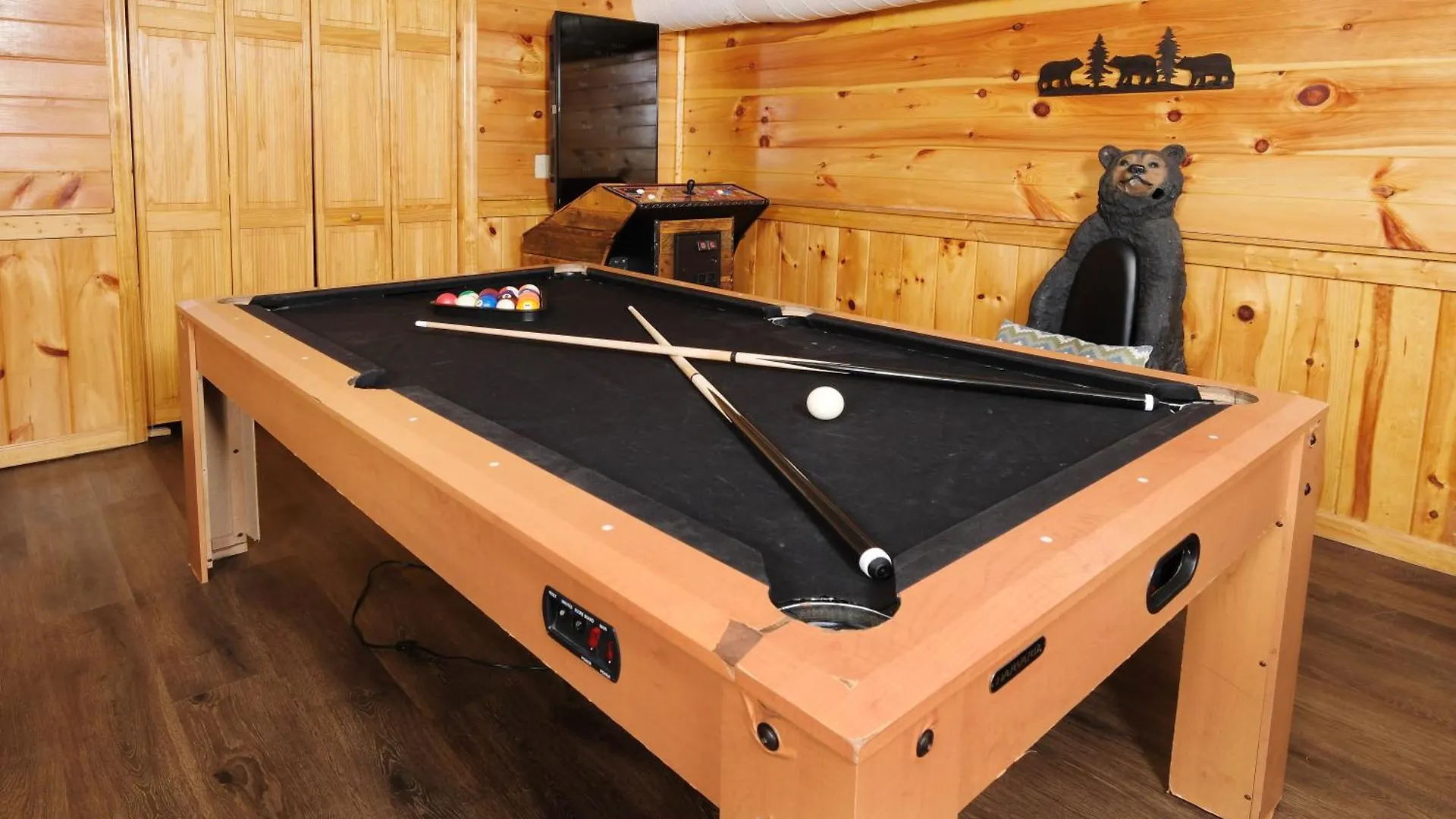 6br W Outdoor Pool Just 3 Min To Pigeon Forge! Free Attraction Tickets Gameroom Hot Tub *