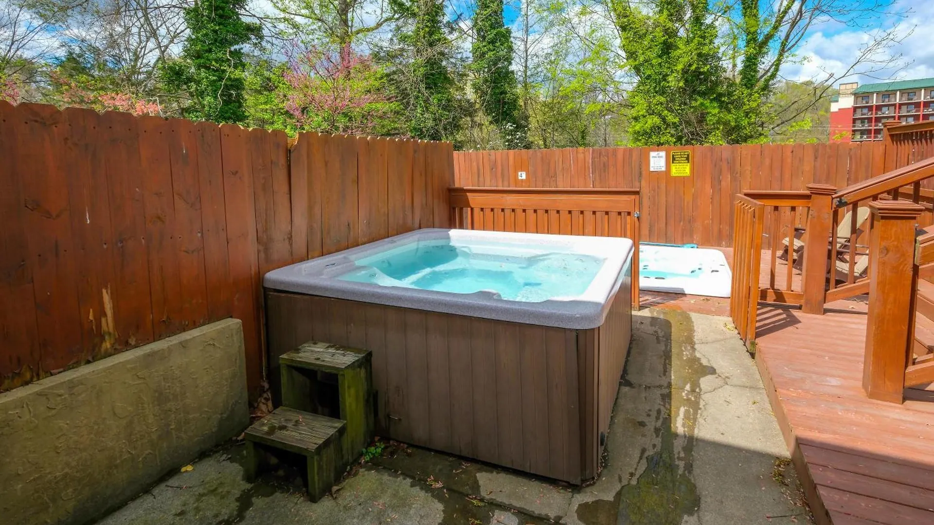 6br W Outdoor Pool Just 3 Min To Pigeon Forge! Free Attraction Tickets Gameroom Hot Tub Holiday home
