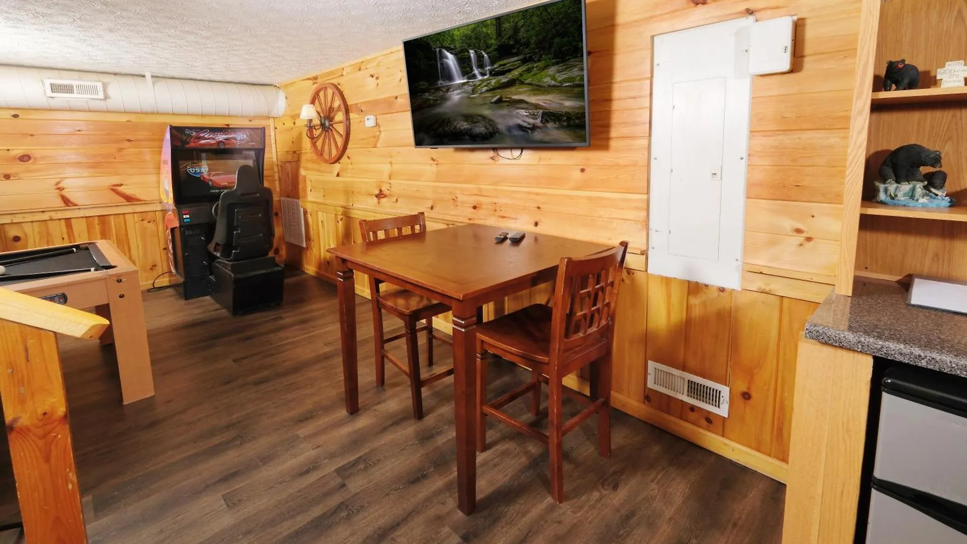 6br W Outdoor Pool Just 3 Min To Pigeon Forge! Free Attraction Tickets Gameroom Hot Tub Pigeon Forge