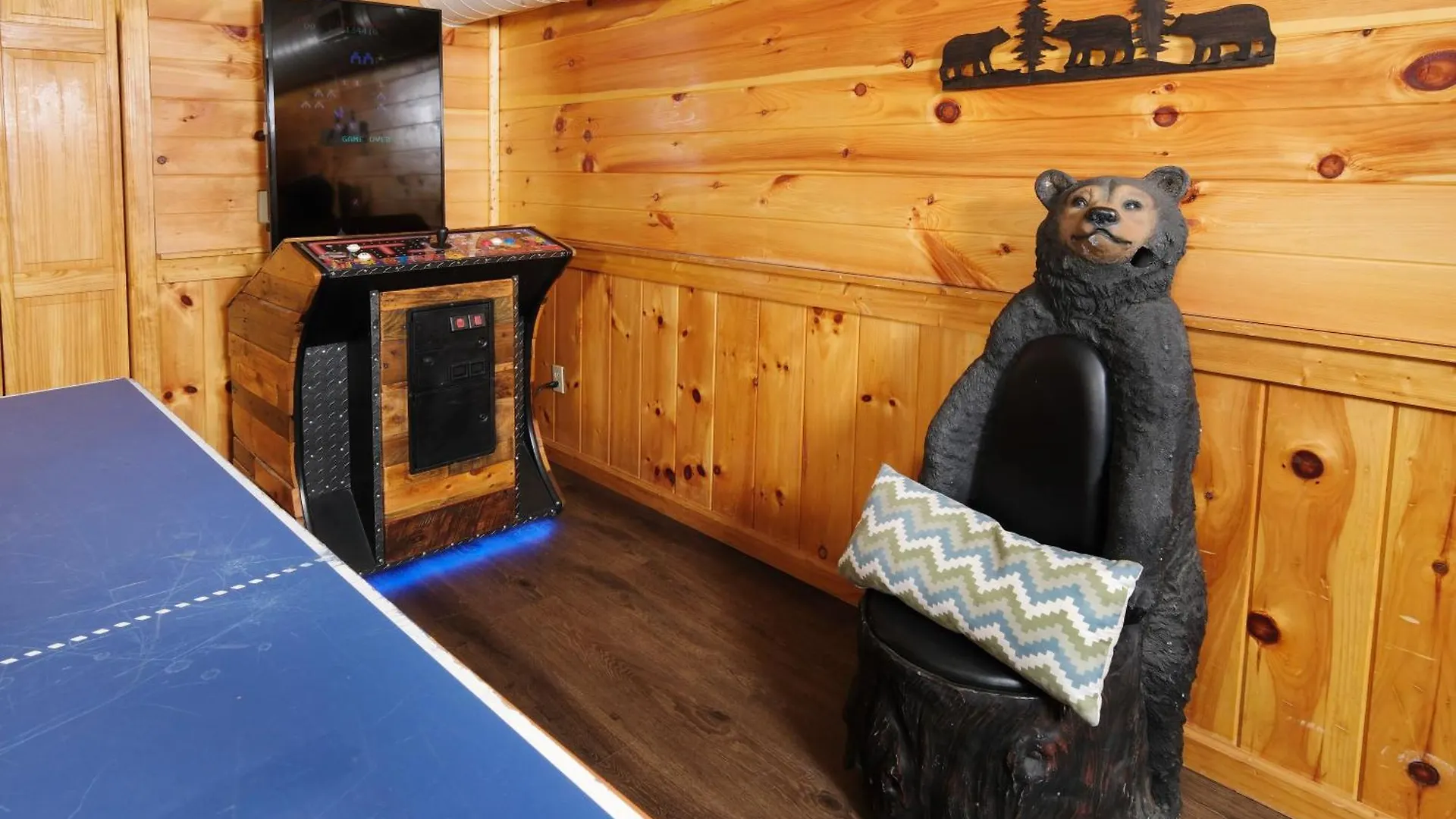 6br W Outdoor Pool Just 3 Min To Pigeon Forge! Free Attraction Tickets Gameroom Hot Tub *