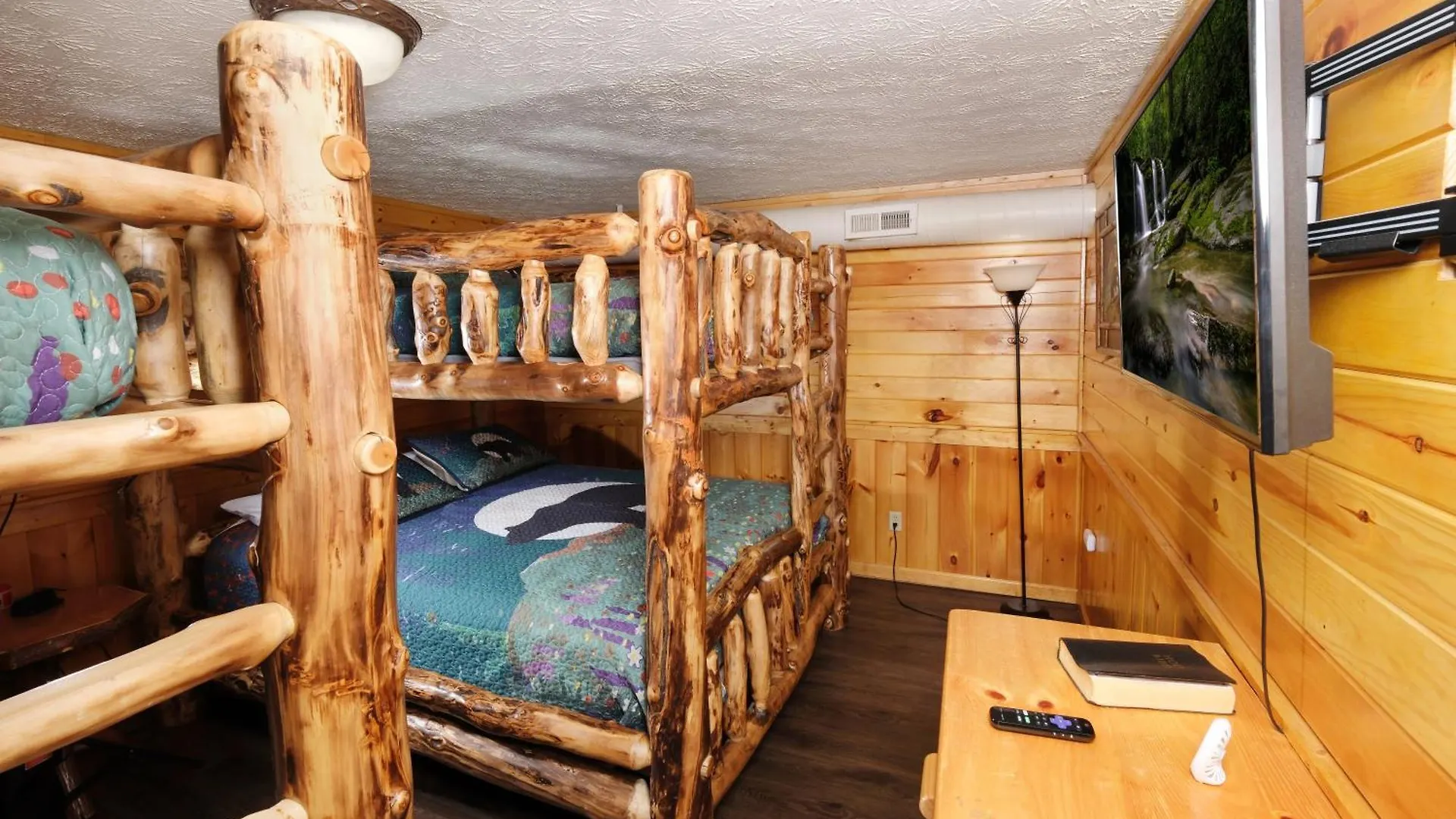 6br W Outdoor Pool Just 3 Min To Pigeon Forge! Free Attraction Tickets Gameroom Hot Tub Holiday home