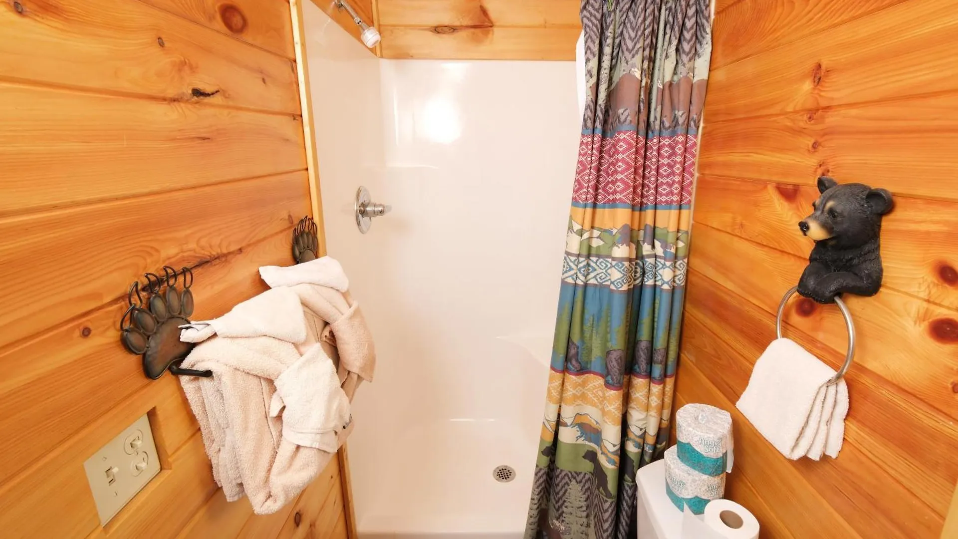 Holiday home 6br W Outdoor Pool Just 3 Min To Pigeon Forge! Free Attraction Tickets Gameroom Hot Tub