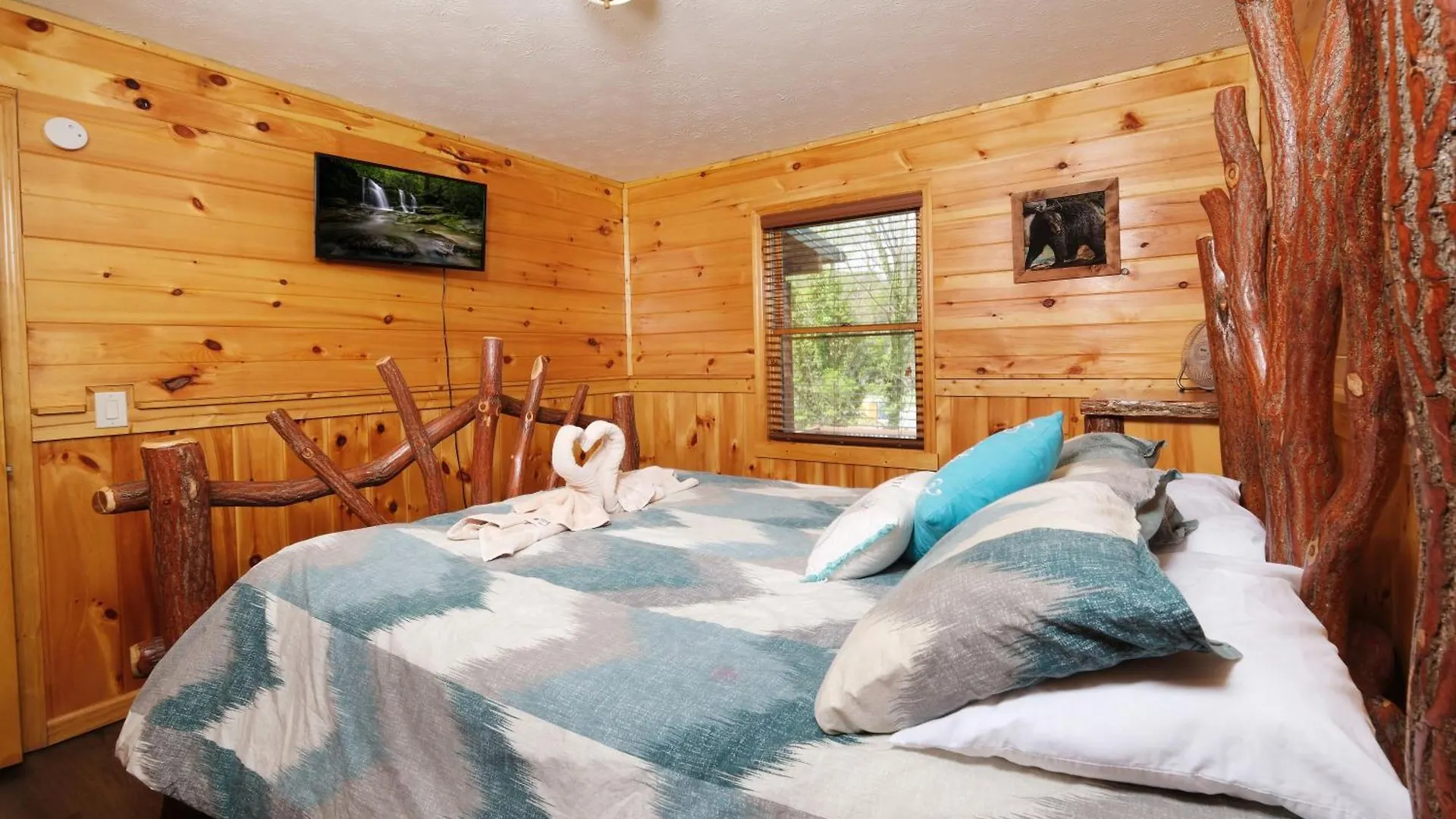 6br W Outdoor Pool Just 3 Min To Pigeon Forge! Free Attraction Tickets Gameroom Hot Tub *