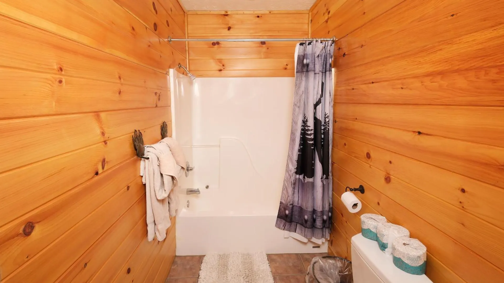 6br W Outdoor Pool Just 3 Min To Pigeon Forge! Free Attraction Tickets Gameroom Hot Tub Holiday home