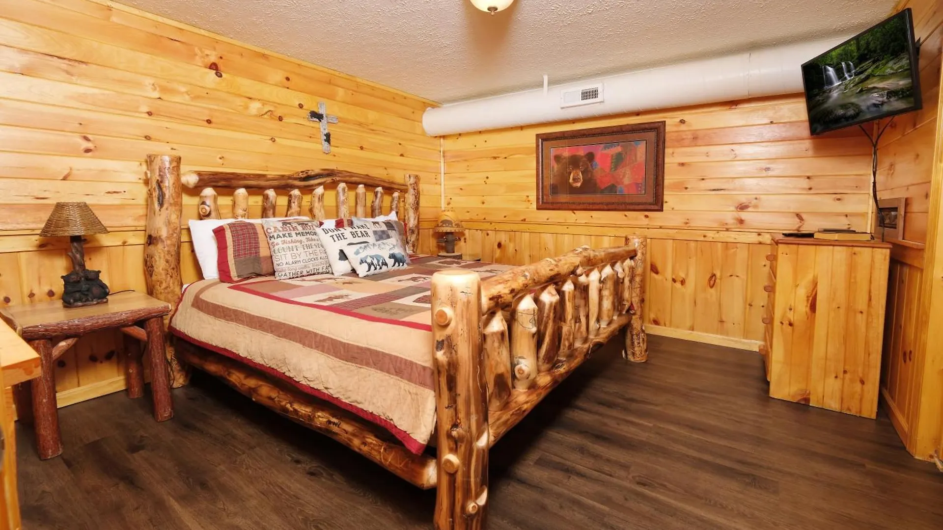 6br W Outdoor Pool Just 3 Min To Pigeon Forge! Free Attraction Tickets Gameroom Hot Tub Holiday home Pigeon Forge