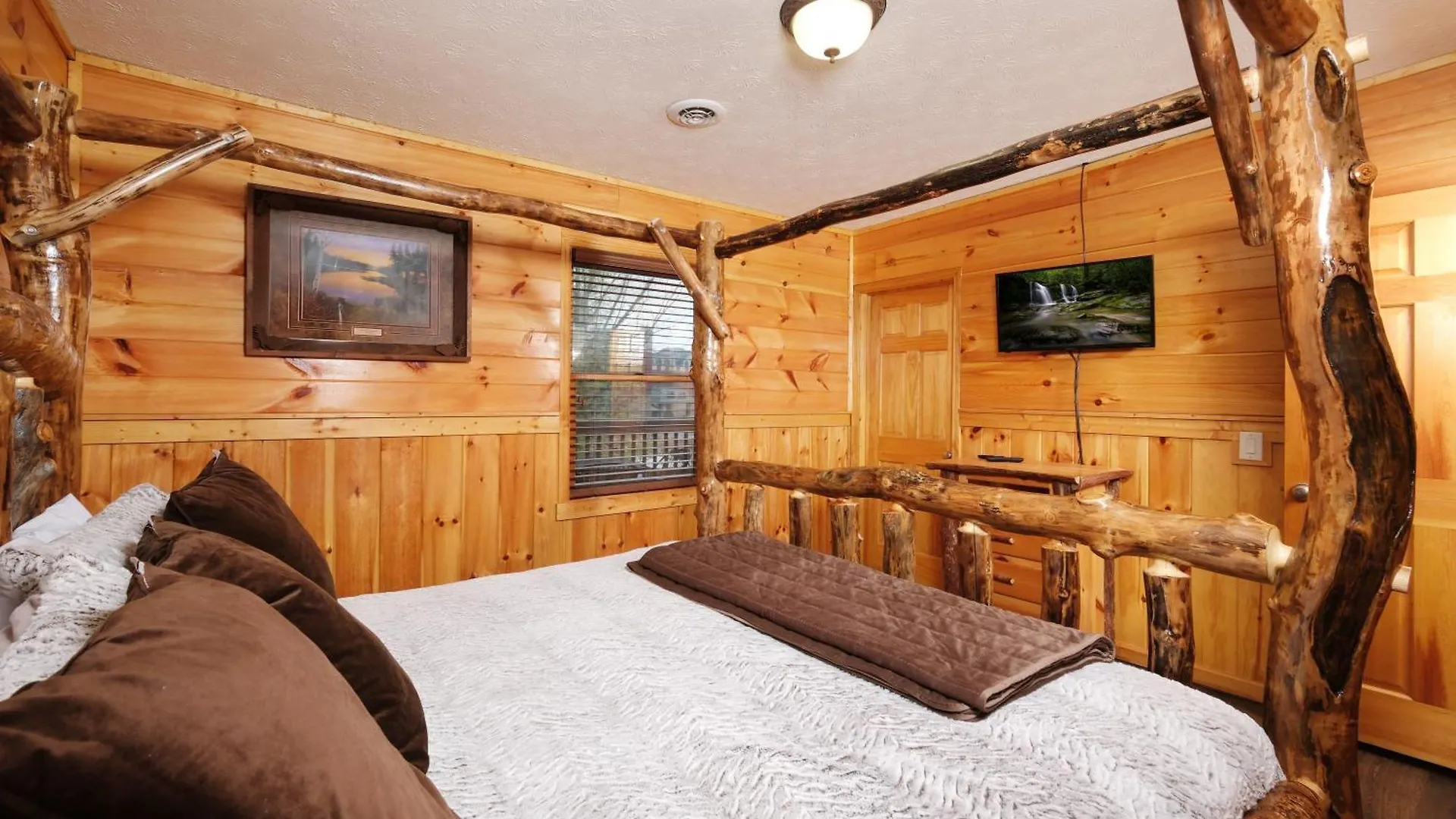 Holiday home 6br W Outdoor Pool Just 3 Min To Pigeon Forge! Free Attraction Tickets Gameroom Hot Tub *