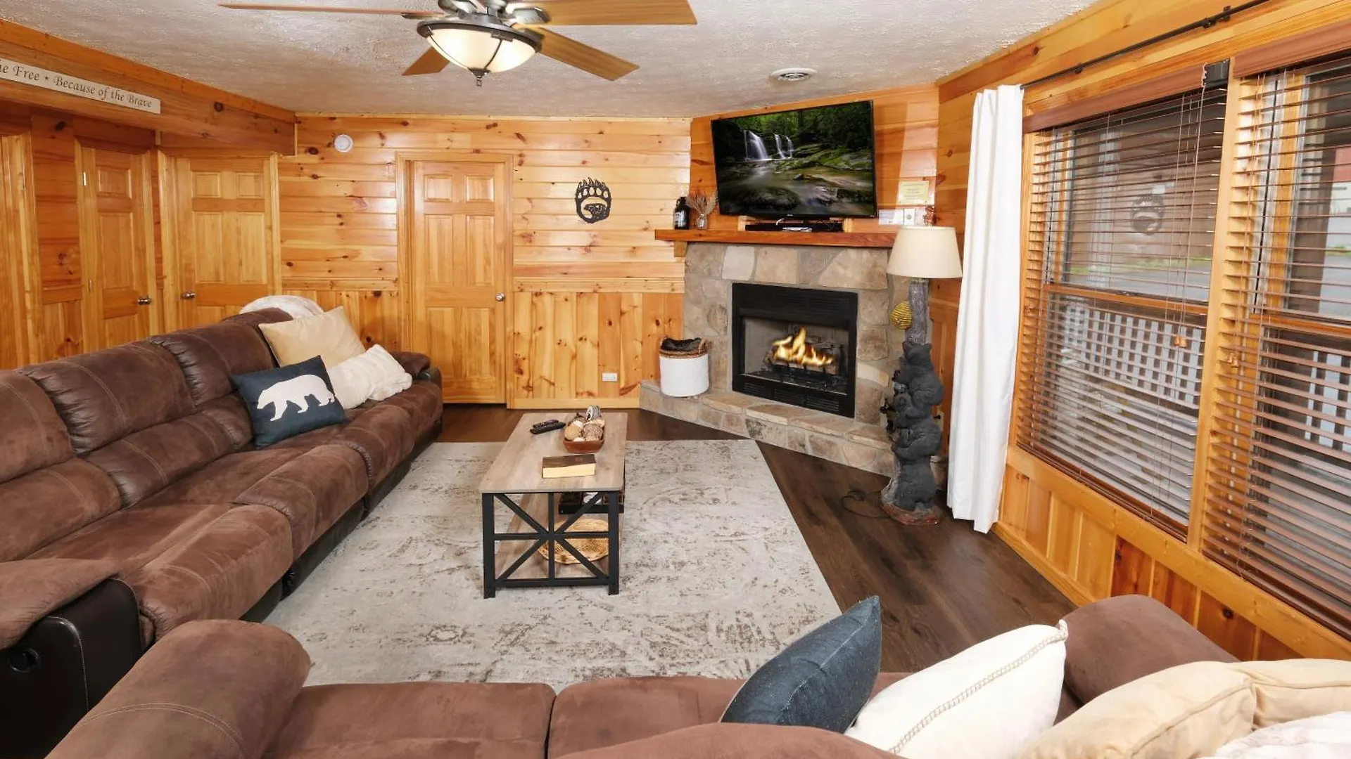 6br W Outdoor Pool Just 3 Min To Pigeon Forge! Free Attraction Tickets Gameroom Hot Tub Pigeon Forge