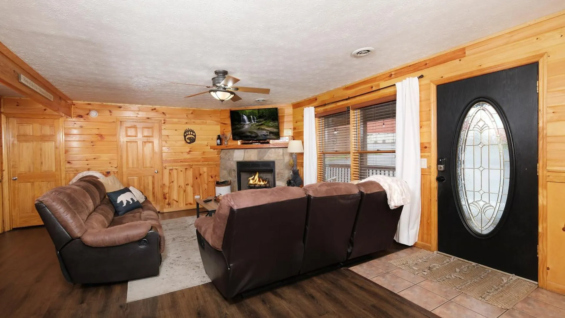 Holiday home 6br W Outdoor Pool Just 3 Min To Pigeon Forge! Free Attraction Tickets Gameroom Hot Tub *