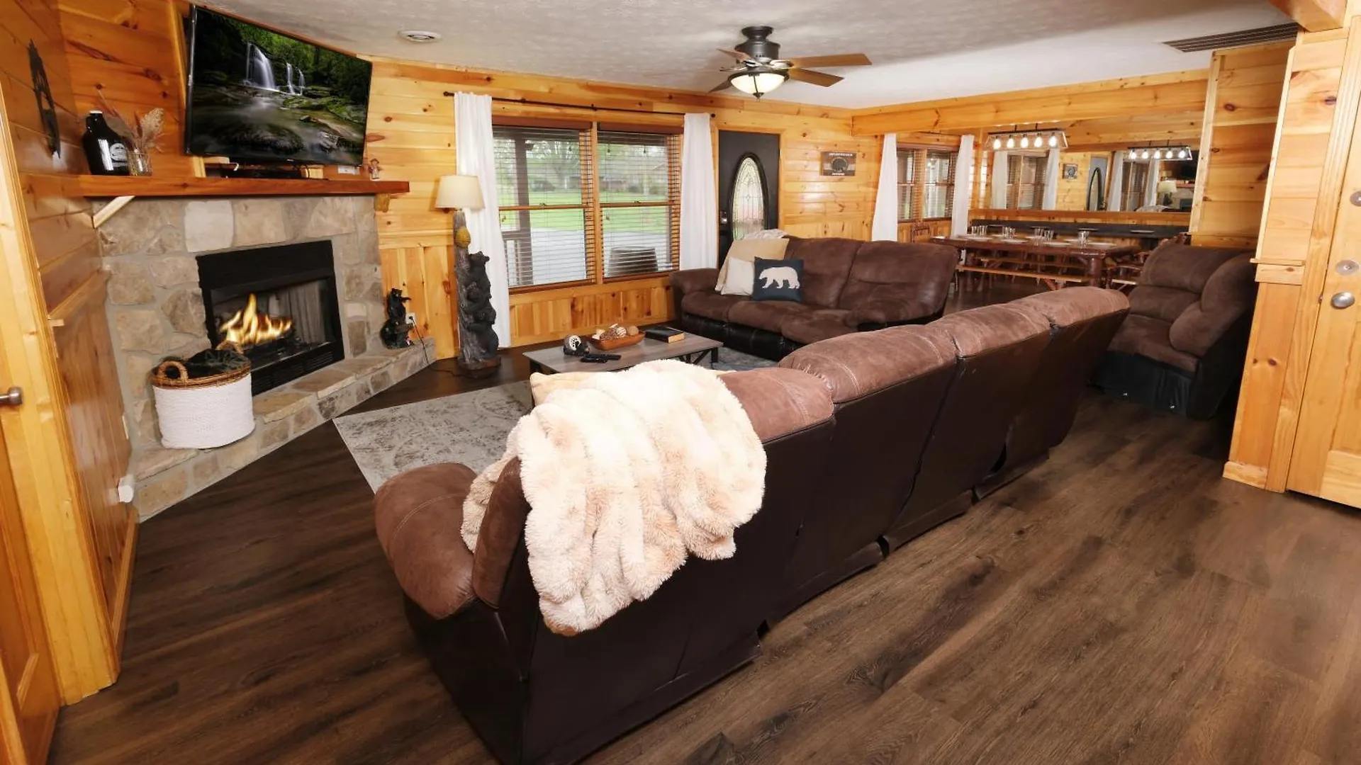 6br W Outdoor Pool Just 3 Min To Pigeon Forge! Free Attraction Tickets Gameroom Hot Tub Pigeon Forge